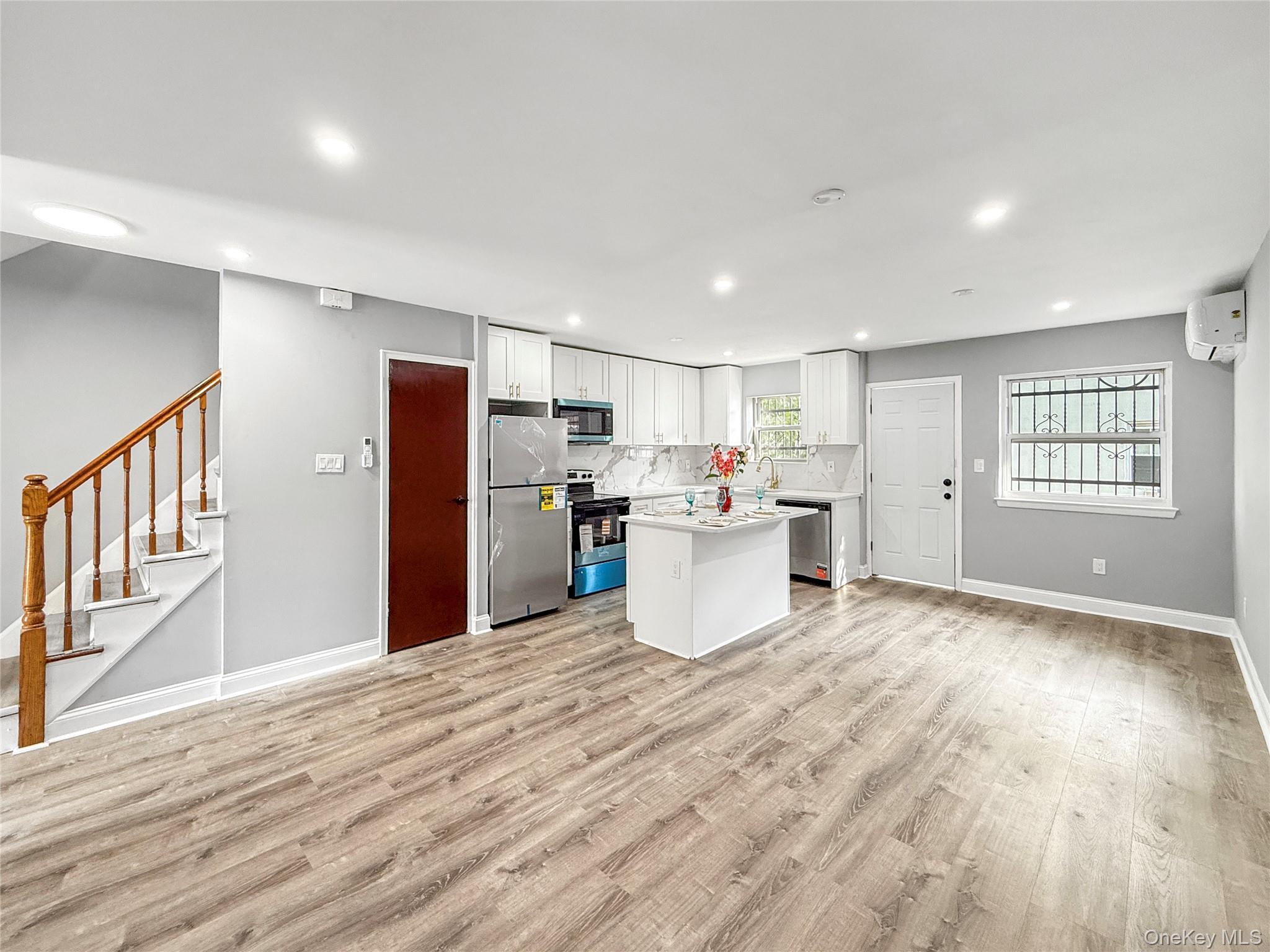 Single Family E 227th Street Bronx, NY 10466, MLS-1019076-5