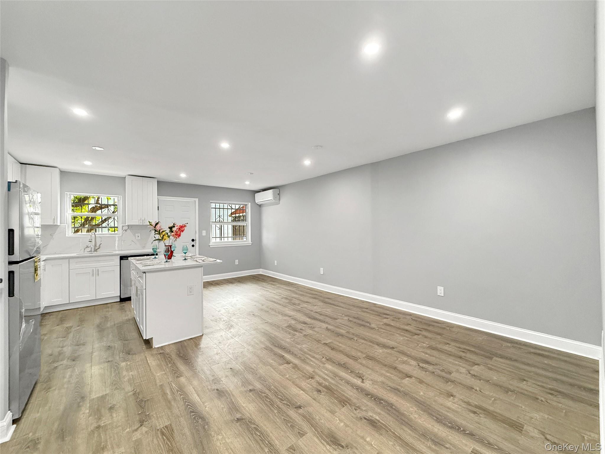 Single Family E 227th Street Bronx, NY 10466, MLS-1019076-8