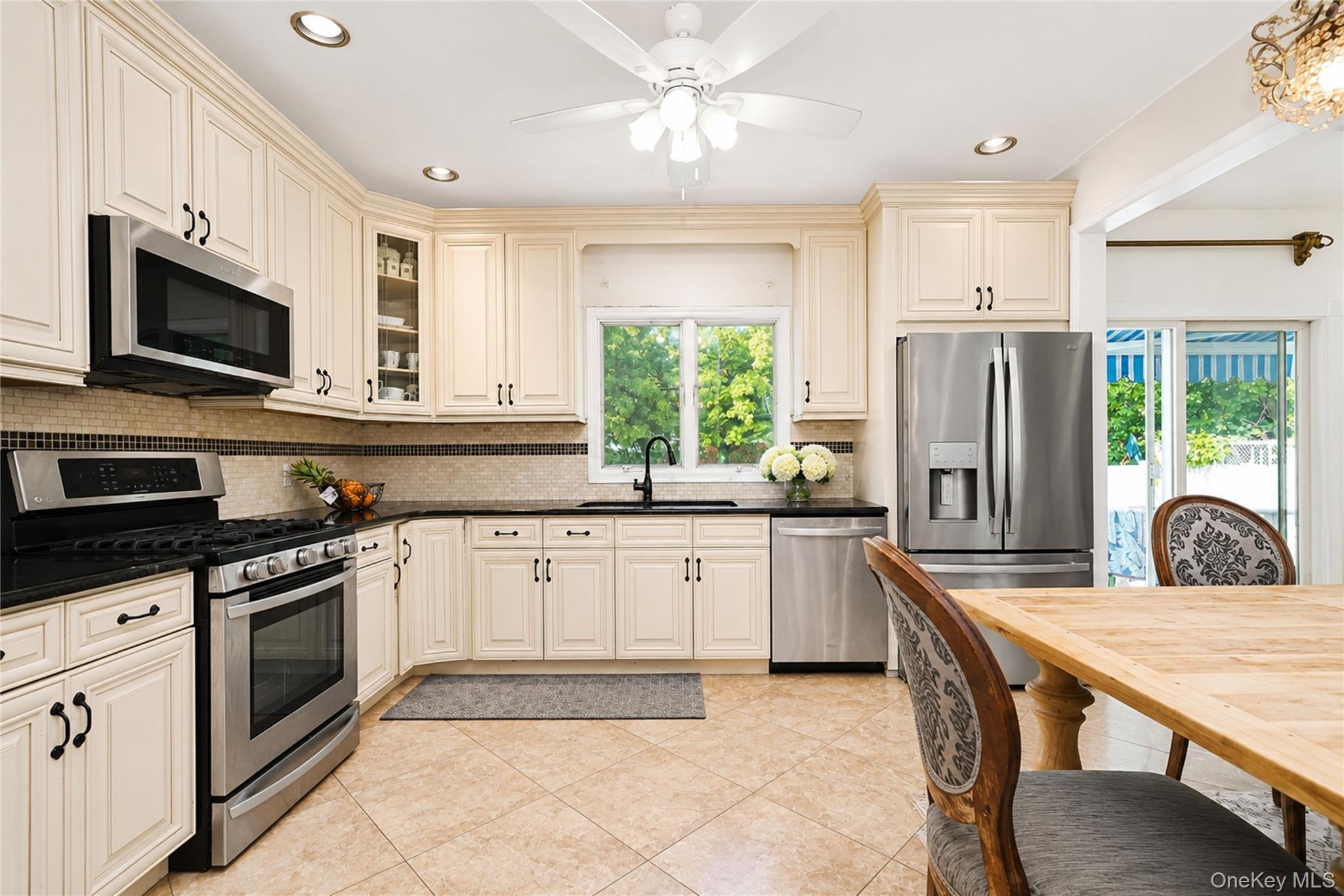 Single Family Putters Court  Staten Island, NY 10301, MLS-1019136-11