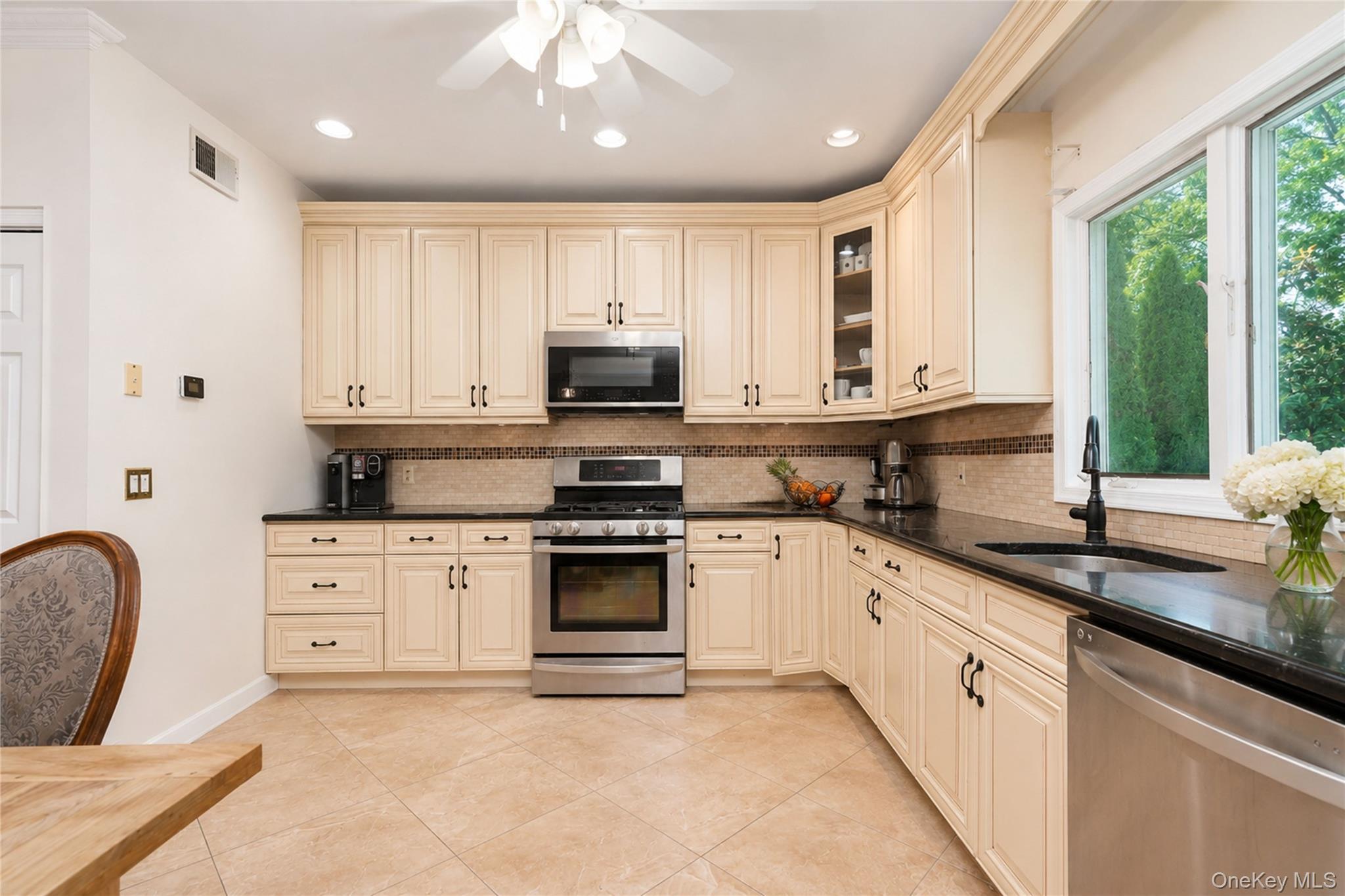 Single Family Putters Court  Staten Island, NY 10301, MLS-1019136-12
