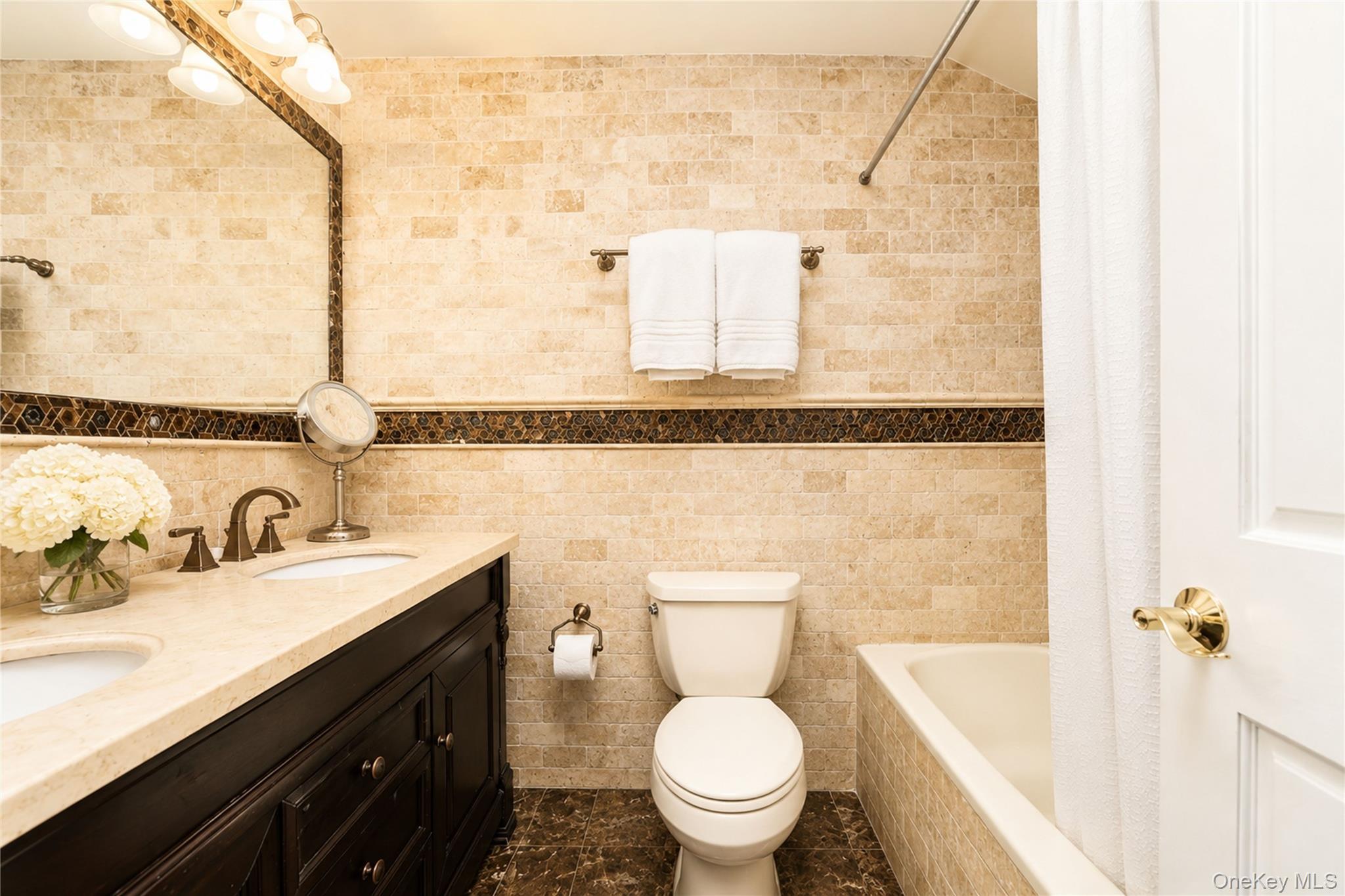 Single Family Putters Court  Staten Island, NY 10301, MLS-1019136-17