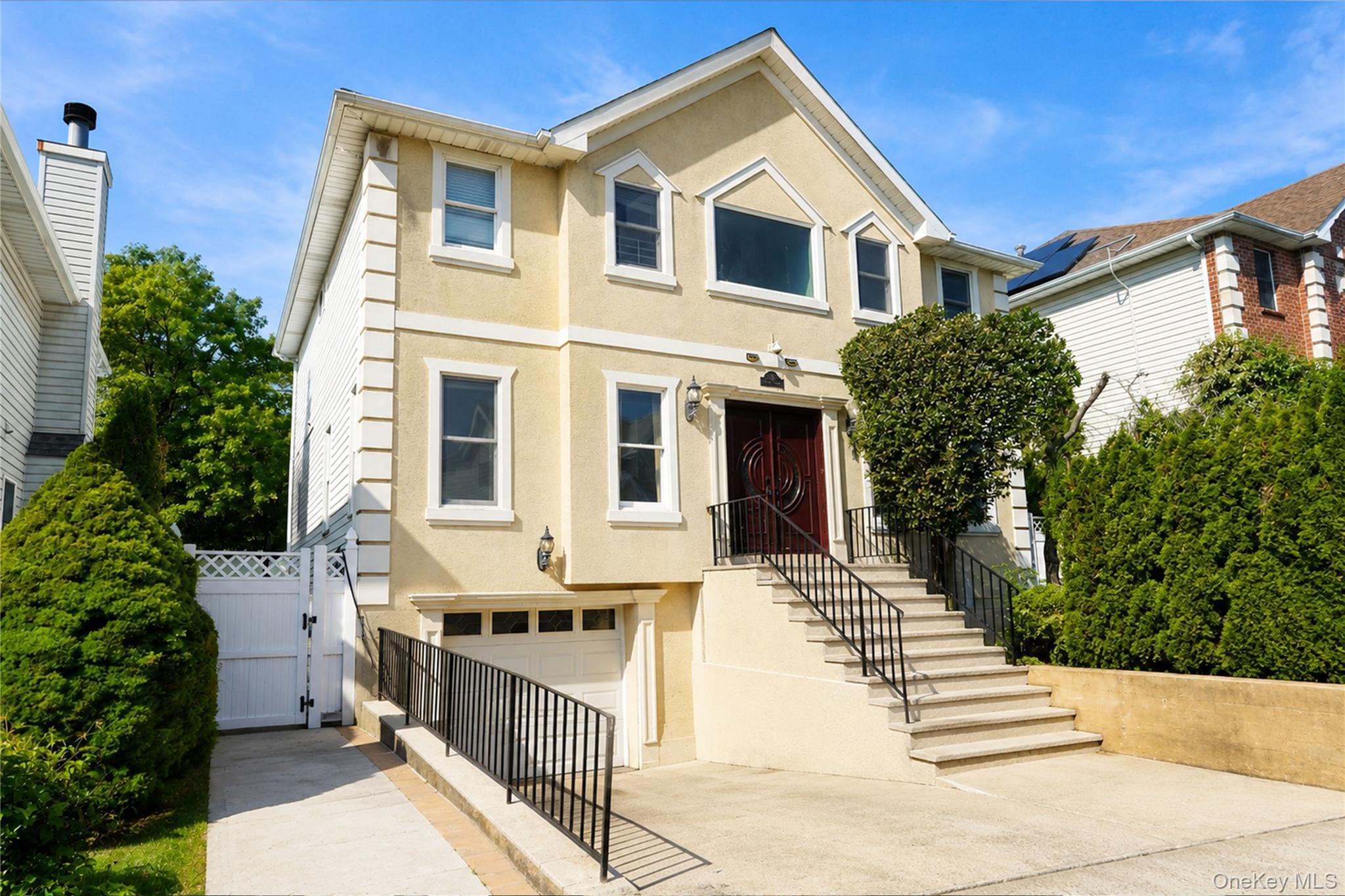 Single Family Putters Court  Staten Island, NY 10301, MLS-1019136-2