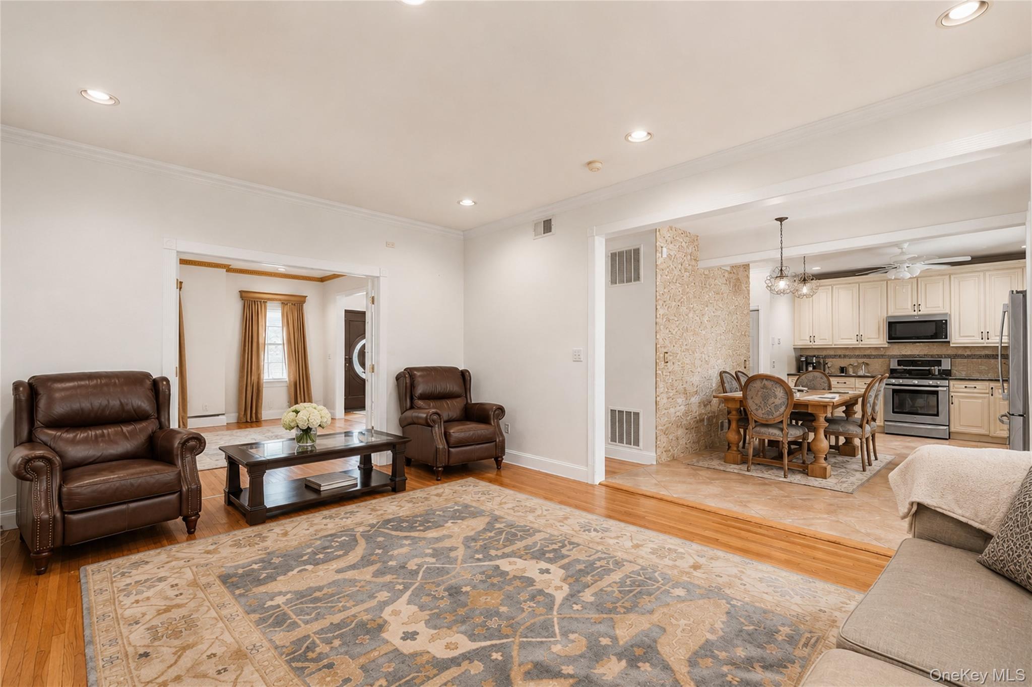 Single Family Putters Court  Staten Island, NY 10301, MLS-1019136-8