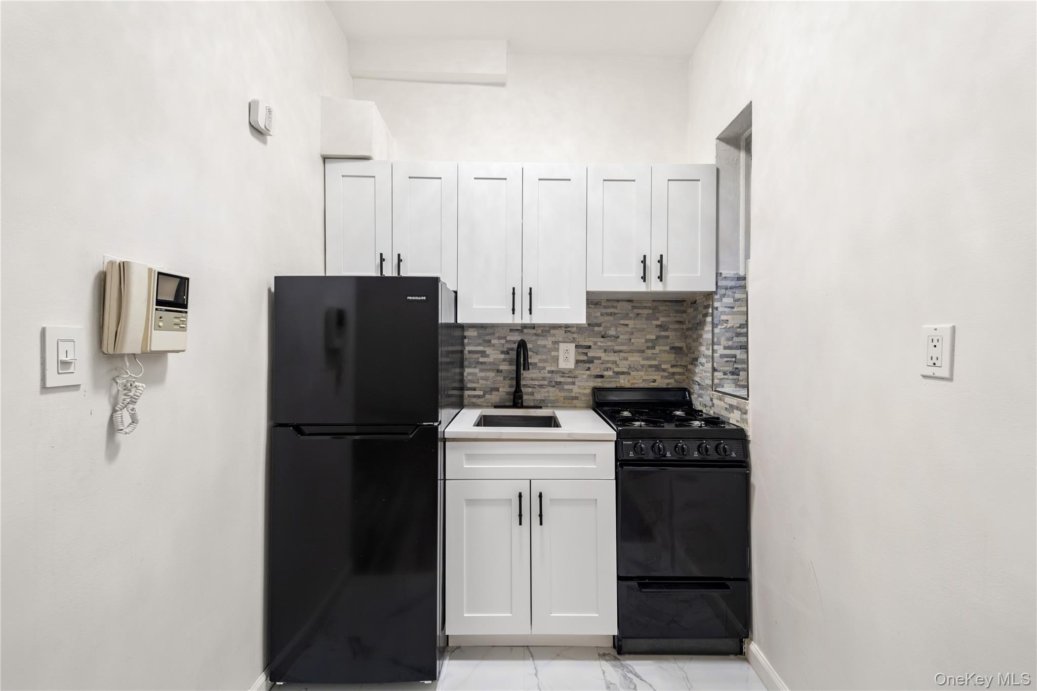 Coop E 35th Street  Manhattan, NY 10016, MLS-1019145-10