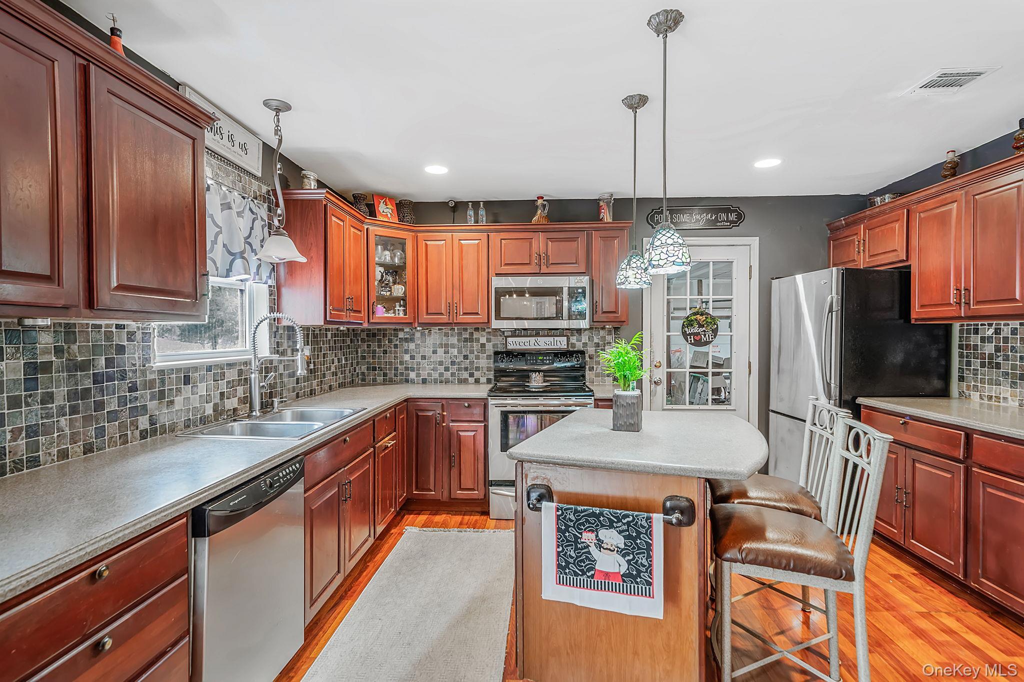 Single Family Holmes Avenue  Suffolk County, NY 11941, MLS-1019160-12