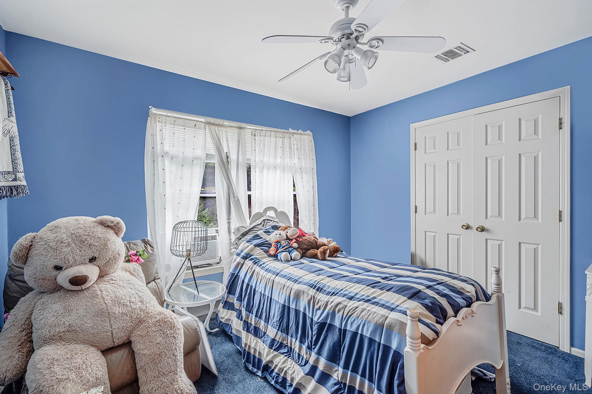 Single Family Holmes Avenue  Suffolk County, NY 11941, MLS-1019160-24