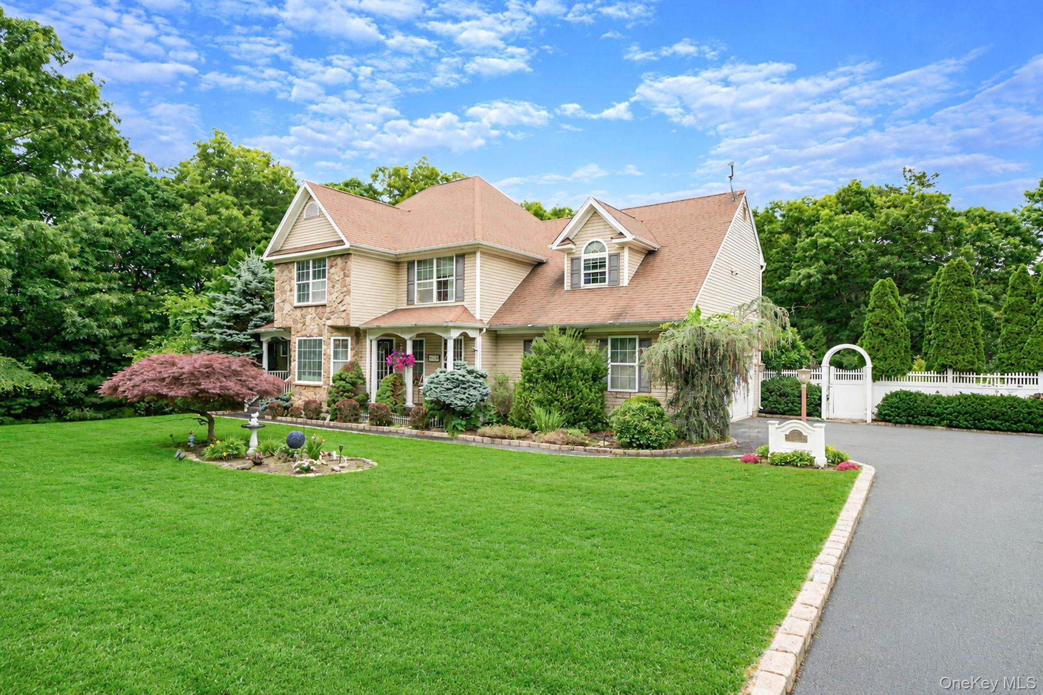 Single Family Holmes Avenue  Suffolk County, NY 11941, MLS-1019160-31
