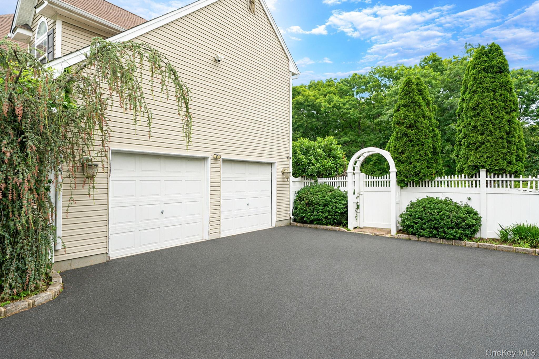 Single Family Holmes Avenue  Suffolk County, NY 11941, MLS-1019160-32