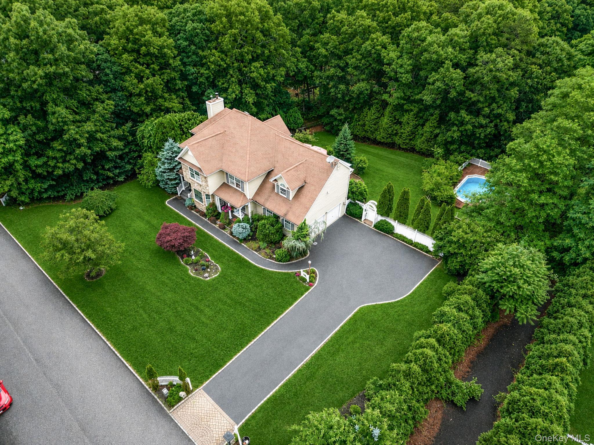 Single Family Holmes Avenue  Suffolk County, NY 11941, MLS-1019160-37