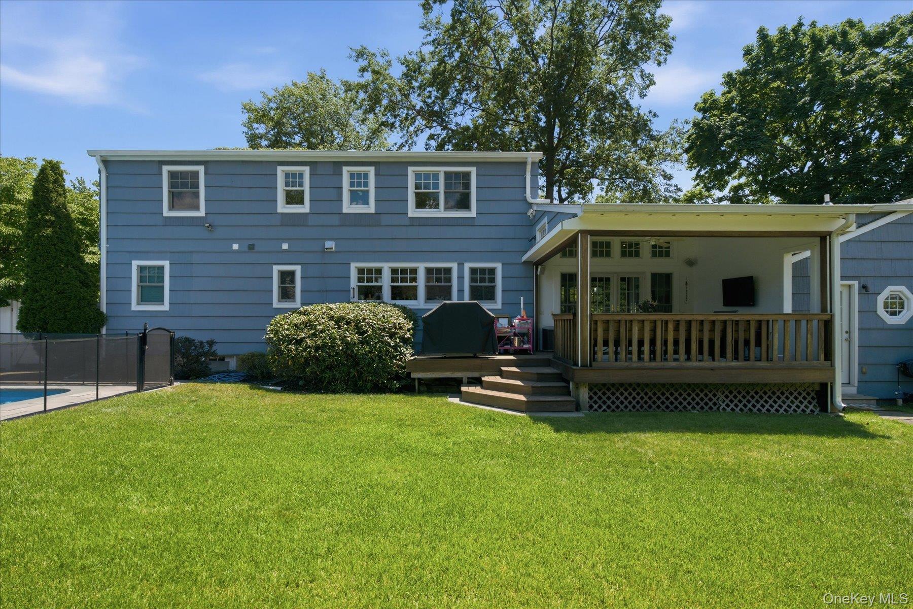 Single Family Vine Street  Nassau County, NY 11709, MLS-1019252-23