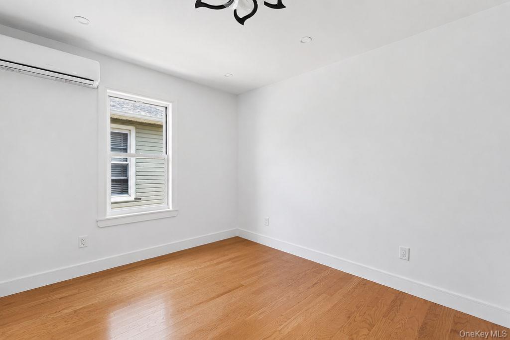 Single Family Elizabeth Avenue  Queens, NY 11692, MLS-1019279-10