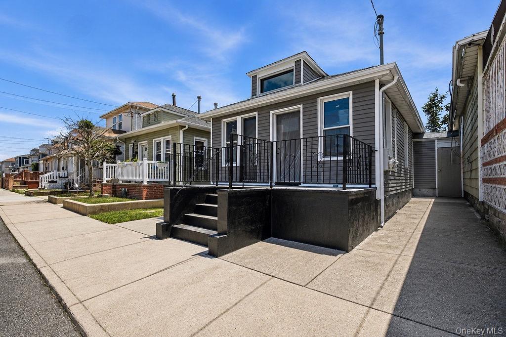 Single Family Elizabeth Avenue  Queens, NY 11692, MLS-1019279-3