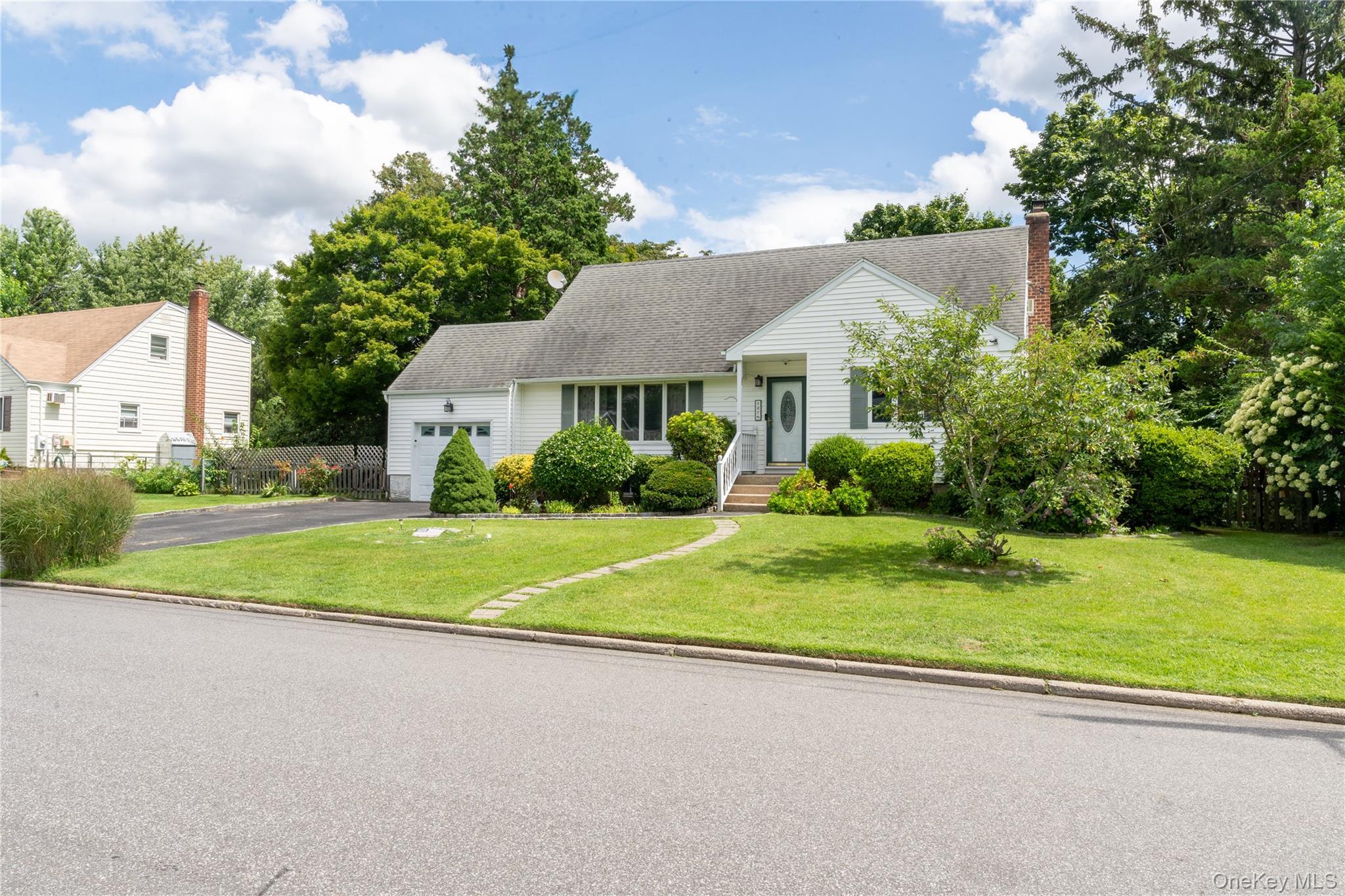 Single Family Suffolk Avenue Suffolk County, NY 11704, MLS-1019280-2