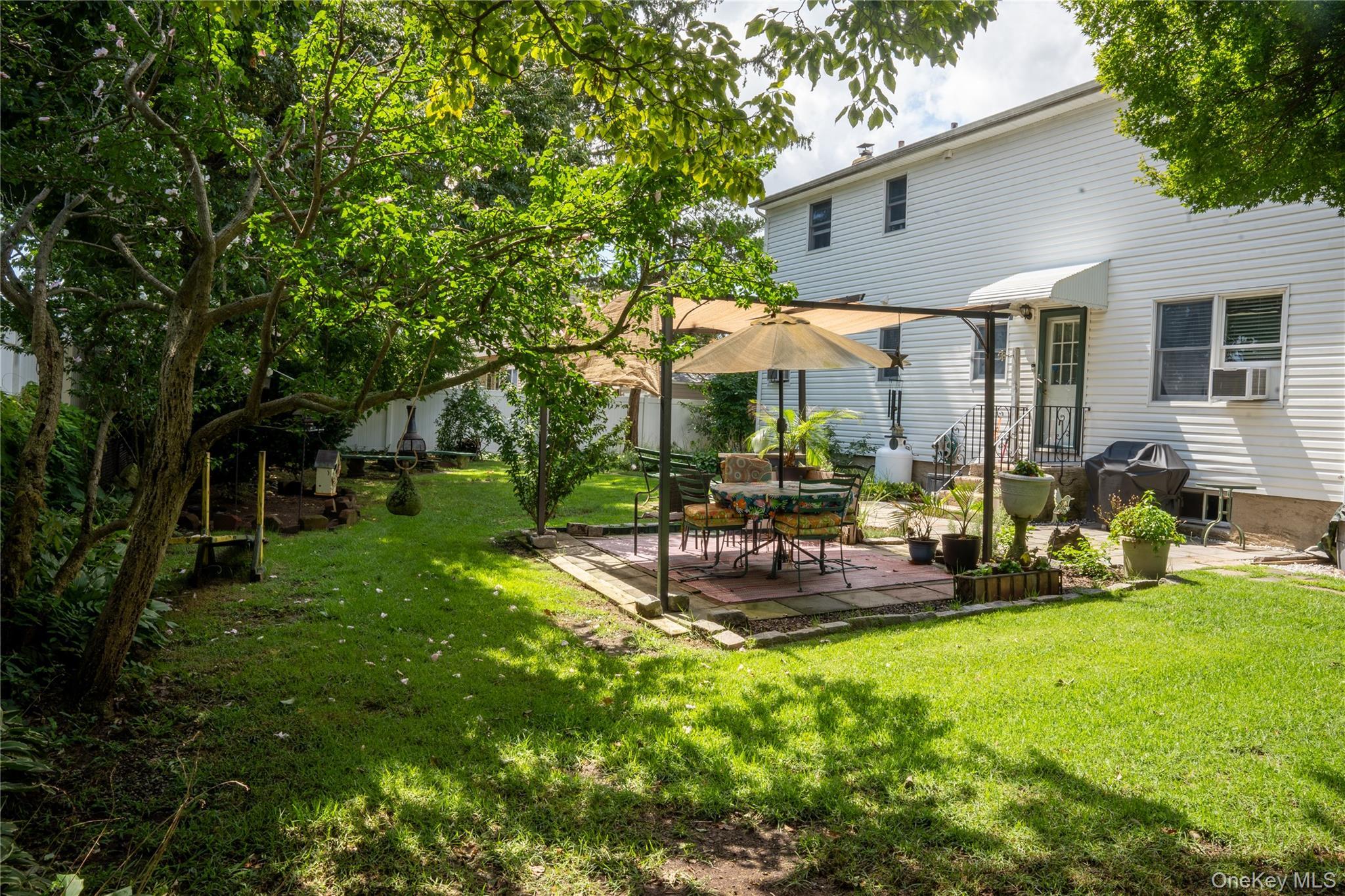 Single Family Suffolk Avenue Suffolk County, NY 11704, MLS-1019280-28