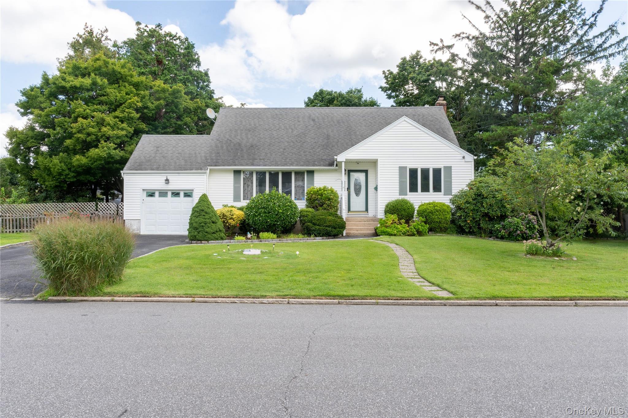 Single Family Suffolk Avenue Suffolk County, NY 11704, MLS-1019280-31