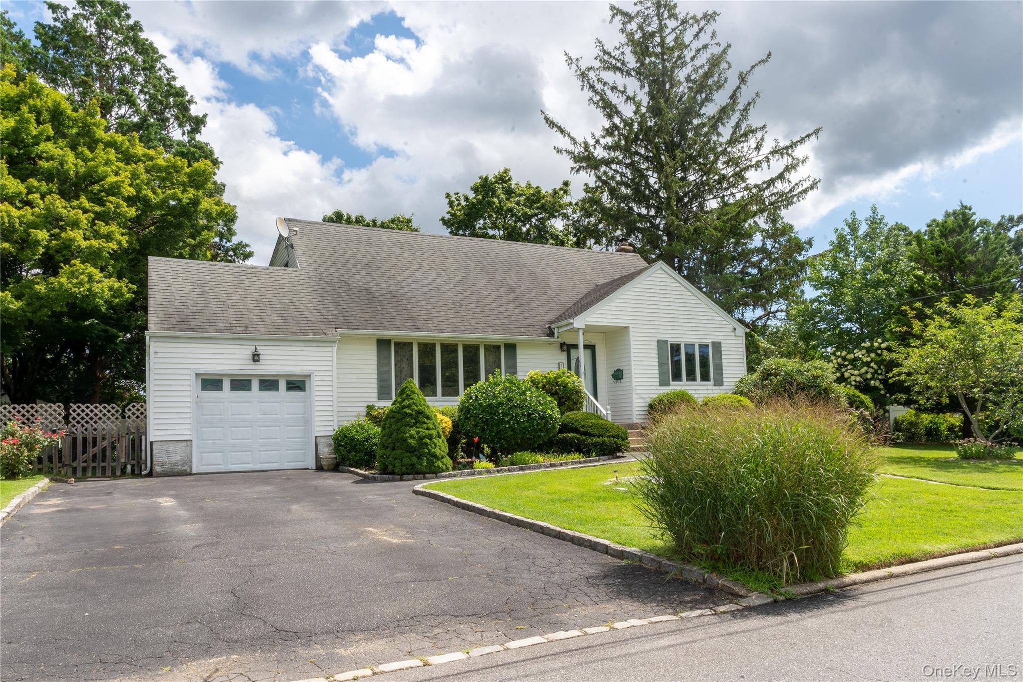 Single Family Suffolk Avenue Suffolk County, NY 11704, MLS-1019280-32
