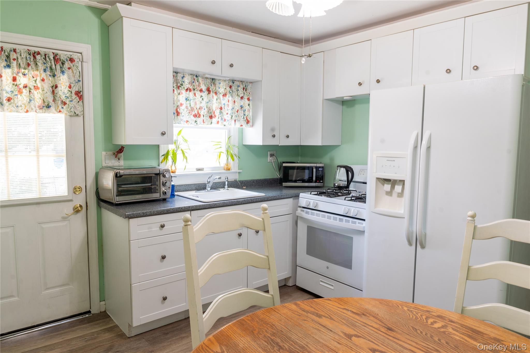 Single Family Suffolk Avenue Suffolk County, NY 11704, MLS-1019280-8