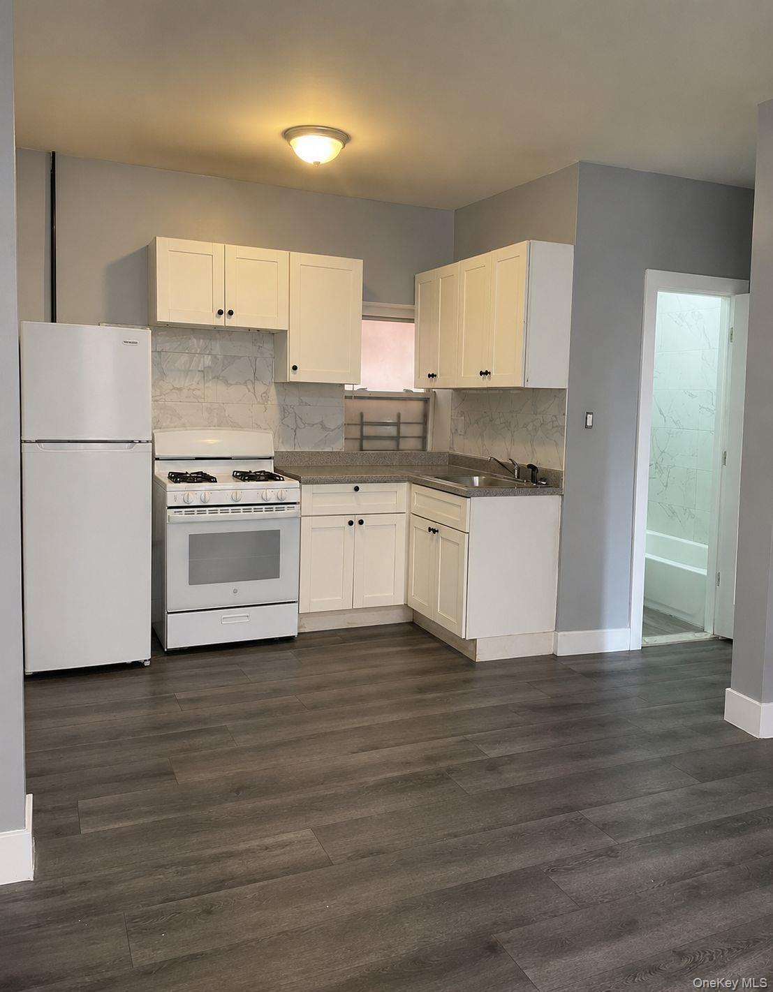 Single Family E 224th Street Bronx, NY 10466, MLS-1019347-3