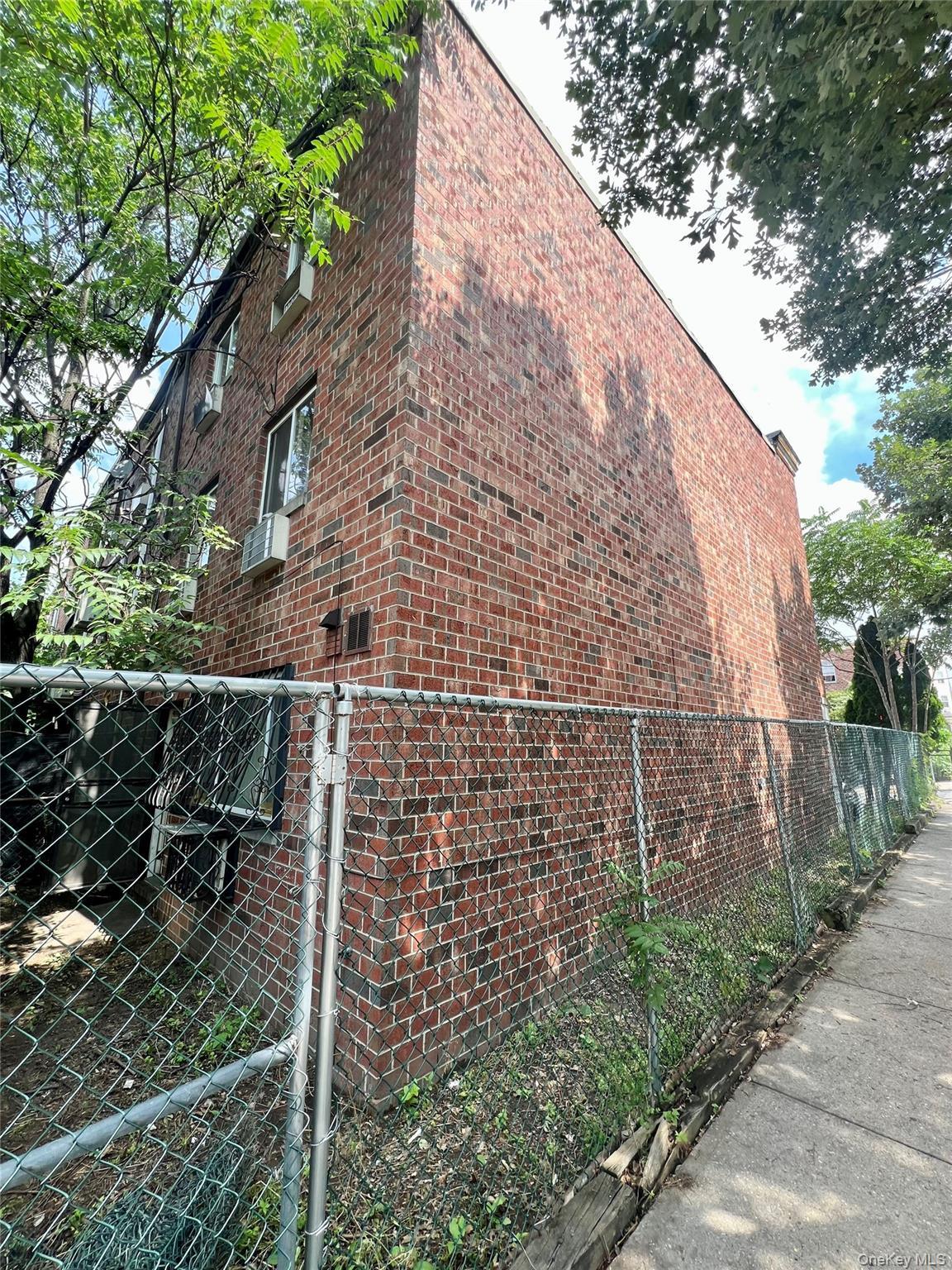 Single Family E 179th Street Bronx, NY 10457, MLS-1019354-4