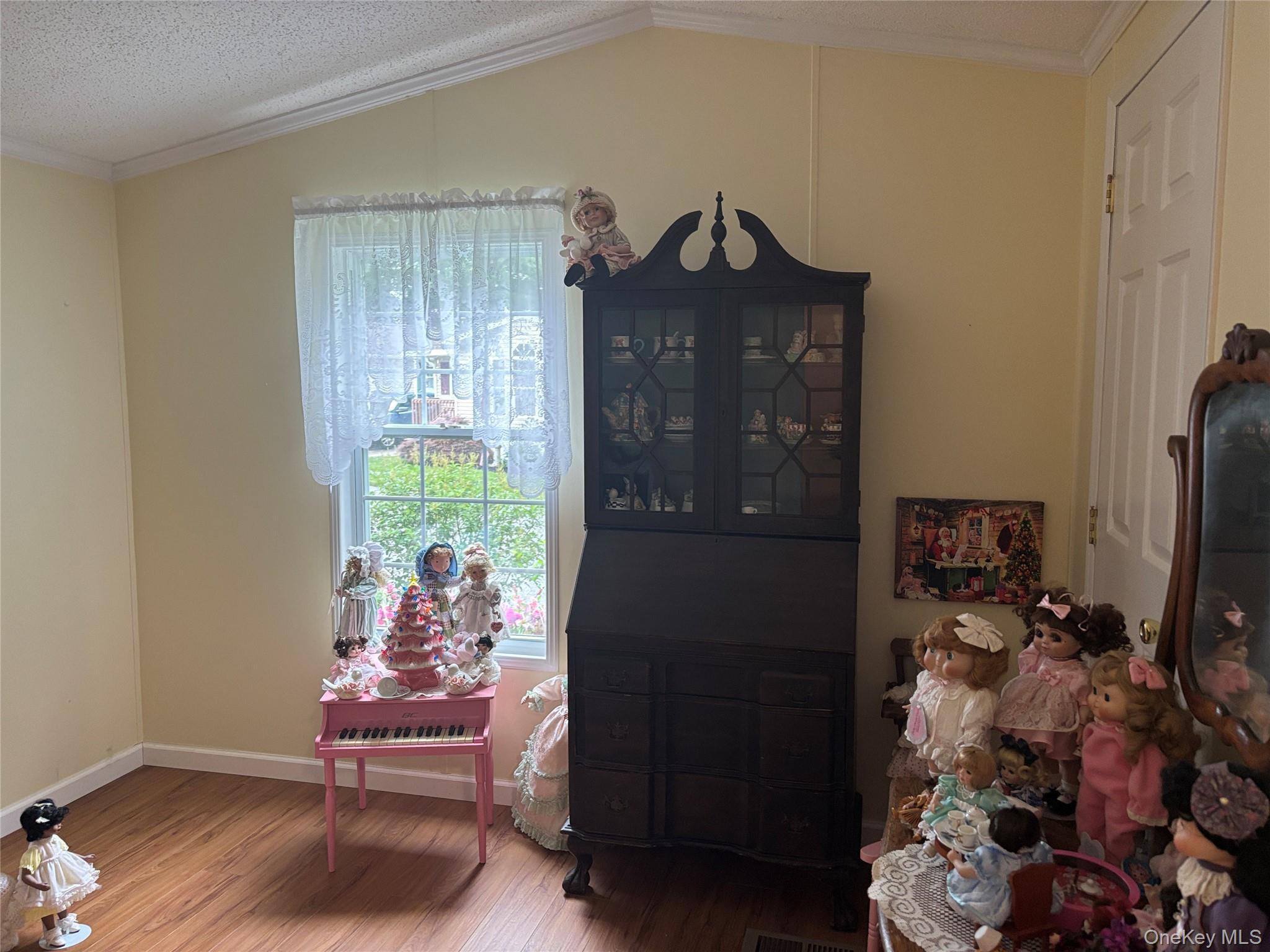 Single Family Old Country Road Suffolk County, NY 11901, MLS-1019381-11