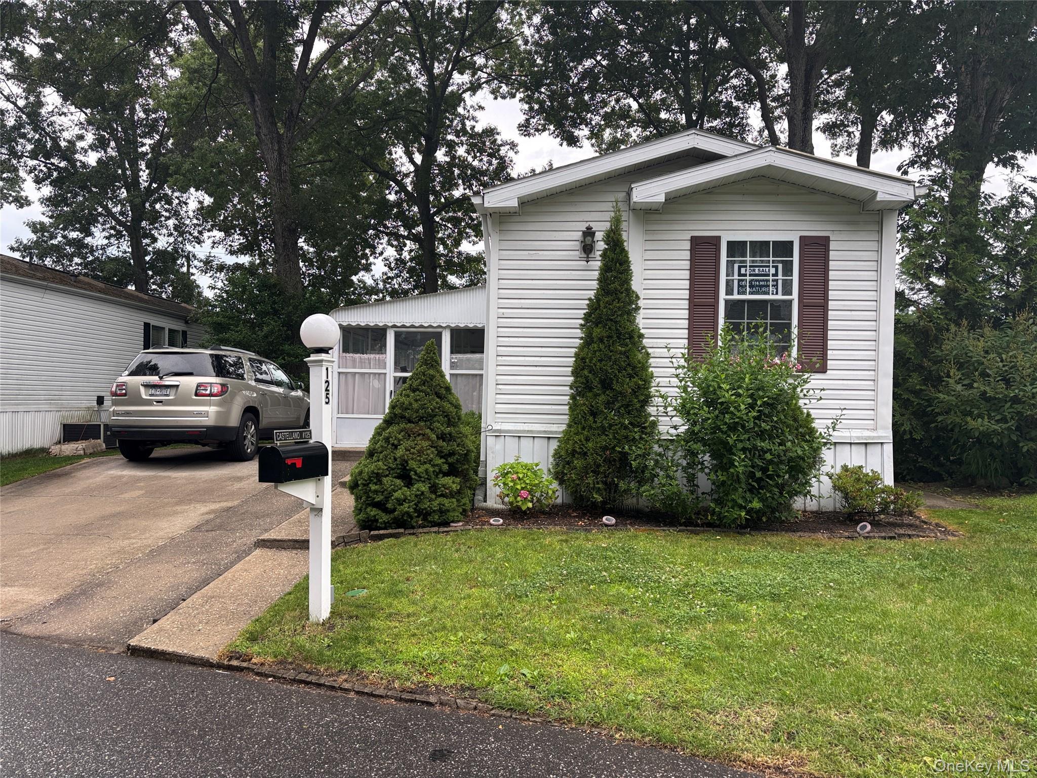 Single Family Old Country Road Suffolk County, NY 11901, MLS-1019381-2