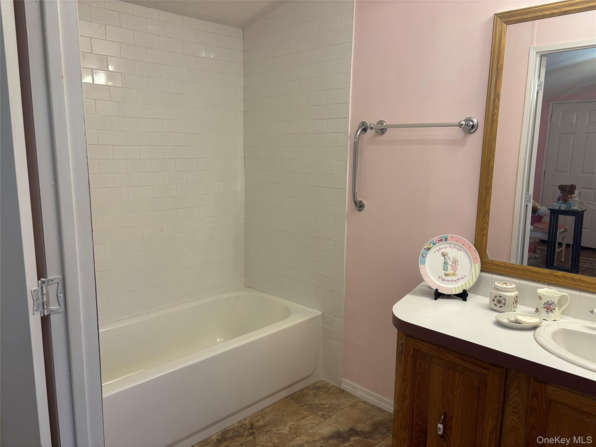 Single Family Old Country Road Suffolk County, NY 11901, MLS-1019381-25
