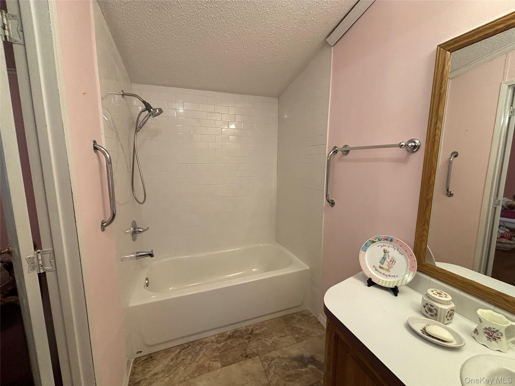 Single Family Old Country Road Suffolk County, NY 11901, MLS-1019381-27