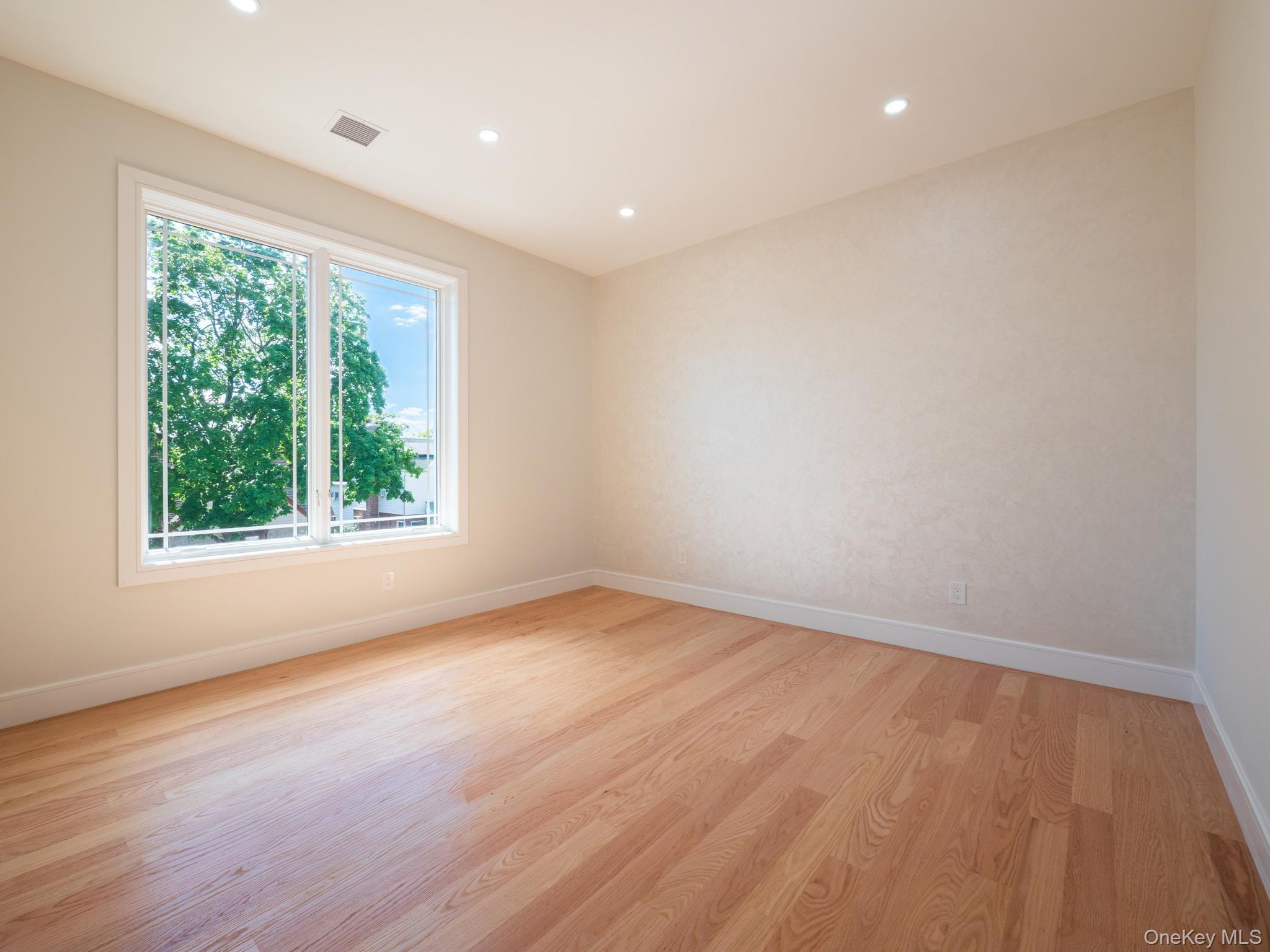 Single Family 173rd Street Queens, NY 11366, MLS-1019386-18