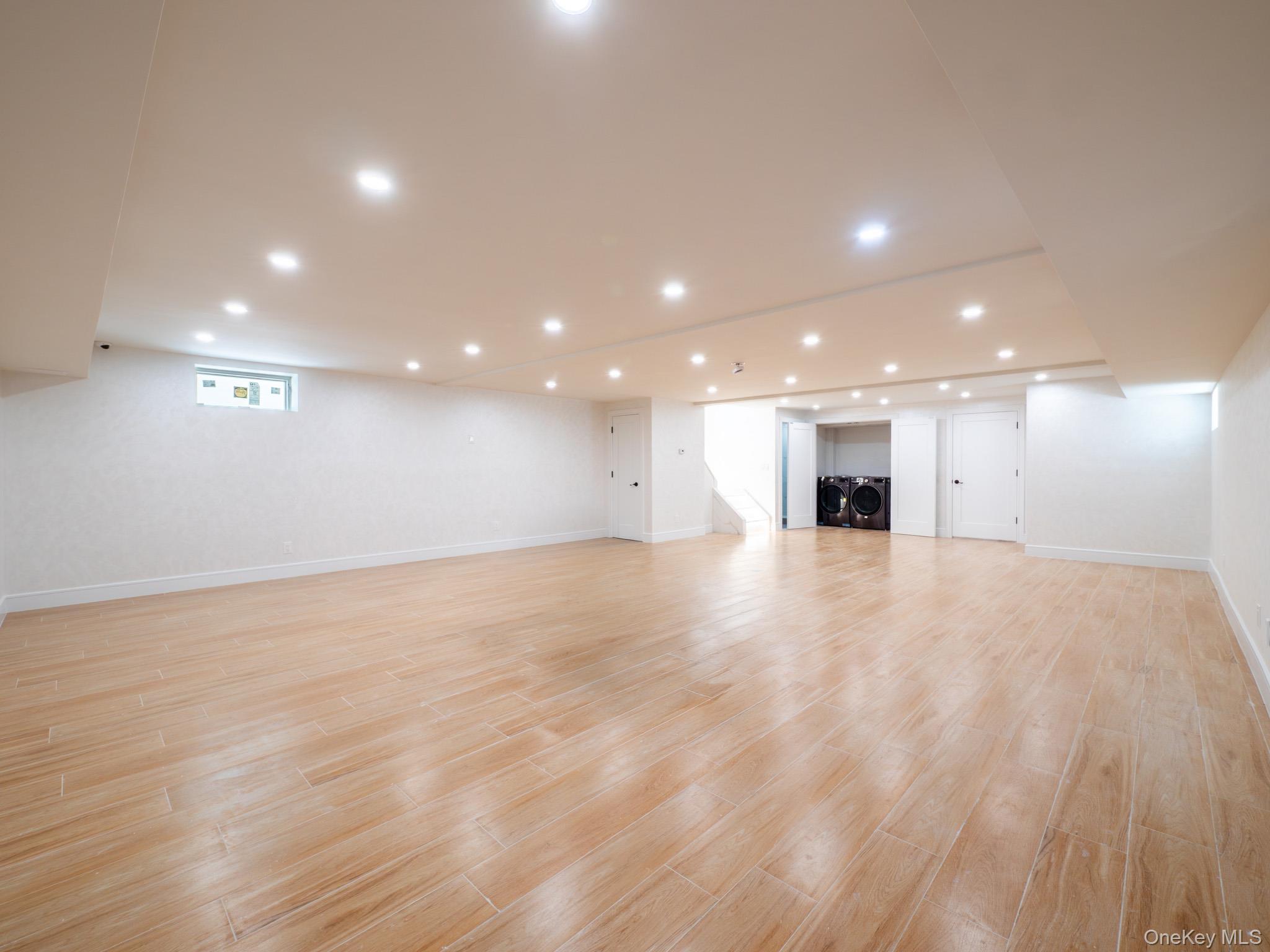 Single Family 173rd Street Queens, NY 11366, MLS-1019386-34