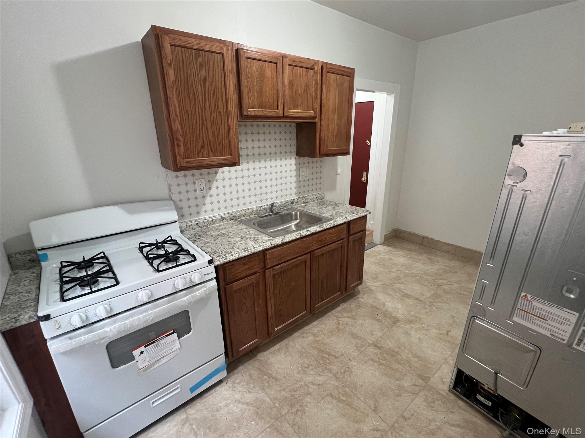 Single Family Stratford Avenue Bronx, NY 10472, MLS-1019449-14