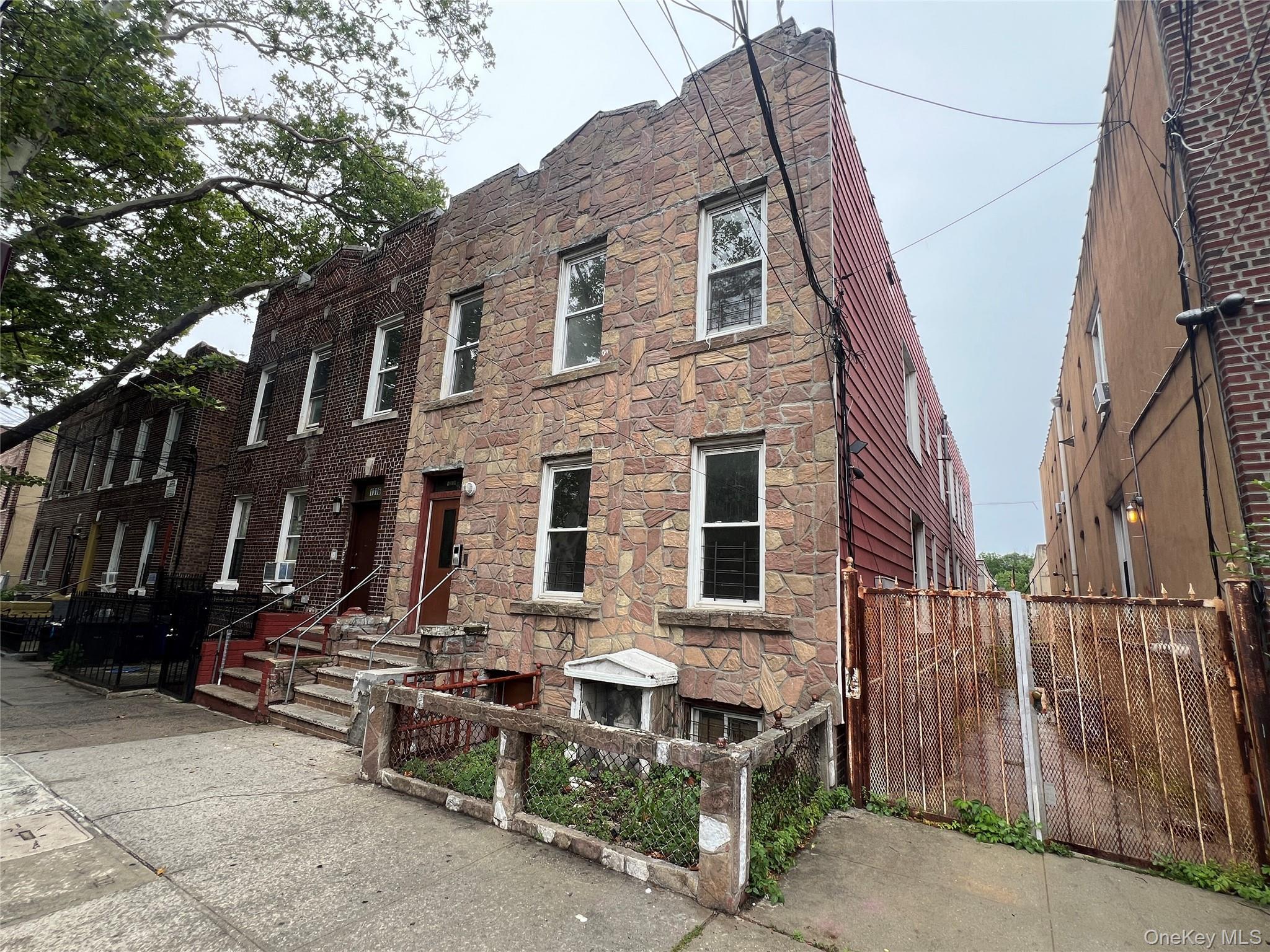Single Family Stratford Avenue Bronx, NY 10472, MLS-1019449-2