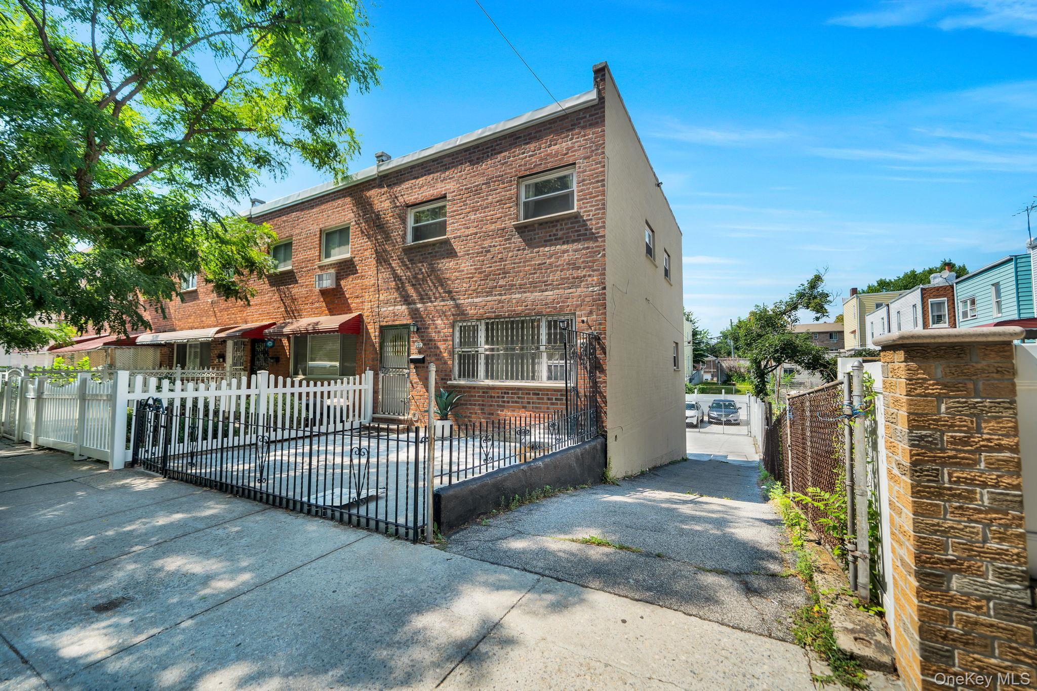Single Family Chatterton Avenue Bronx, NY 10472, MLS-1019492-2