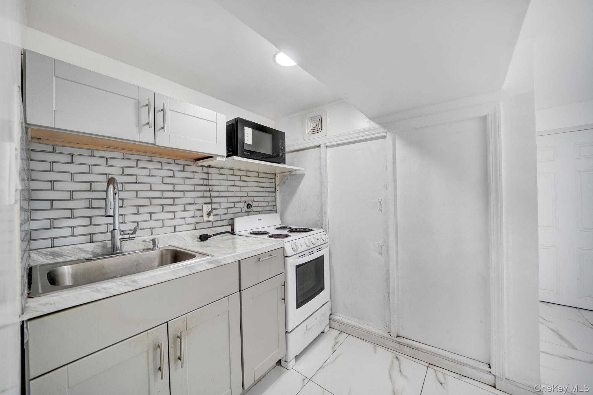 Single Family Chatterton Avenue Bronx, NY 10472, MLS-1019492-20