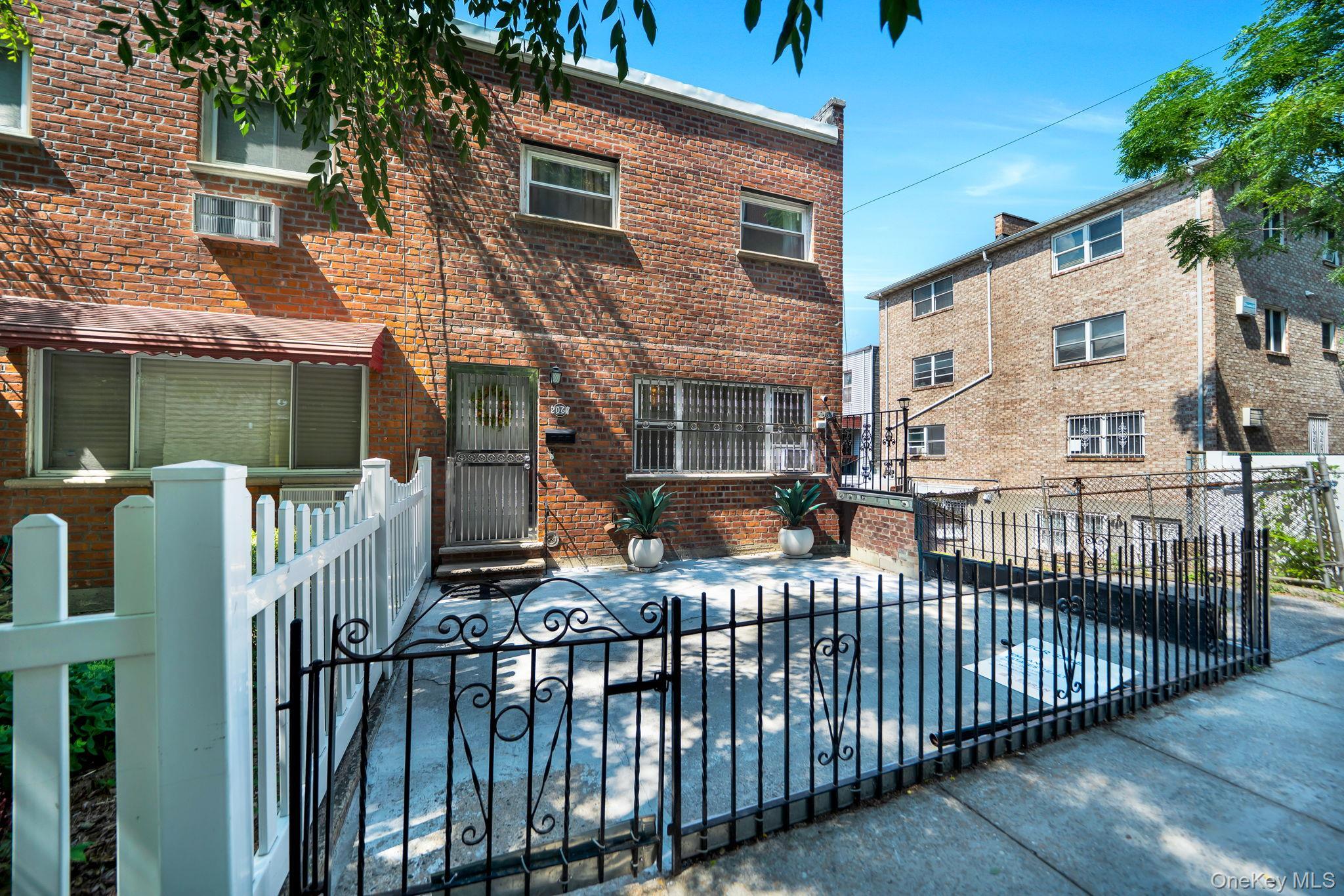 Single Family Chatterton Avenue  Bronx, NY 10472, MLS-1019492-32