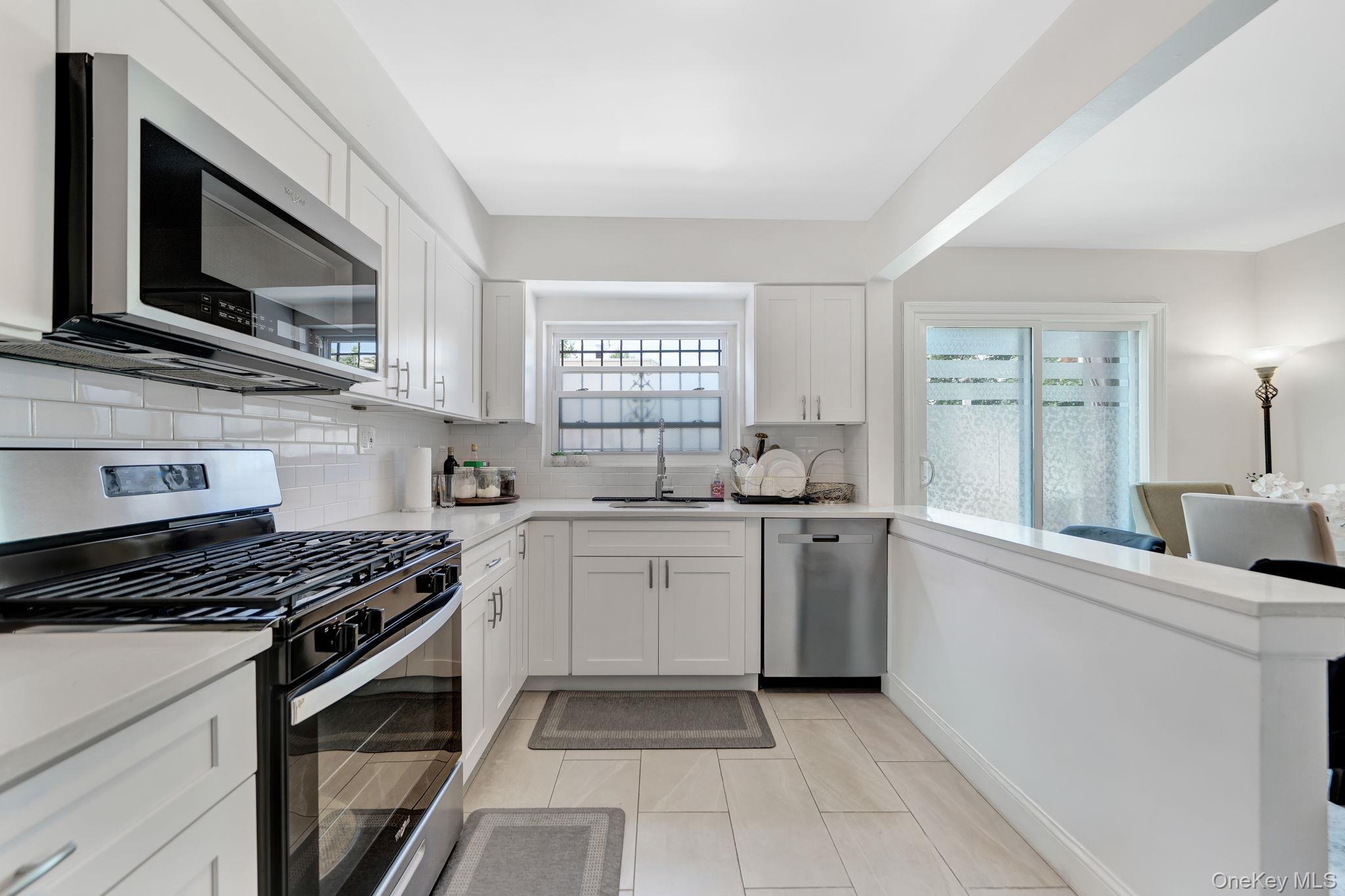 Single Family Chatterton Avenue Bronx, NY 10472, MLS-1019492-8