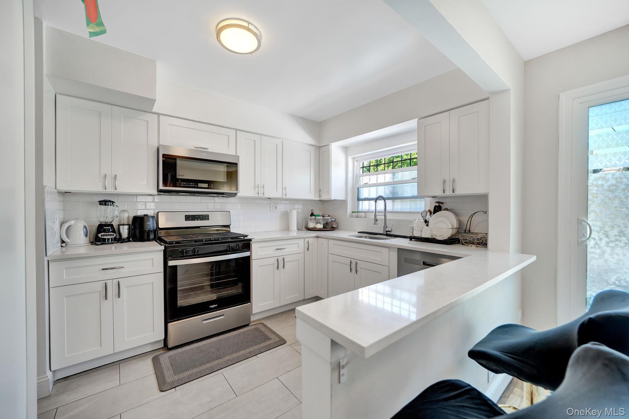 Single Family Chatterton Avenue Bronx, NY 10472, MLS-1019492-9
