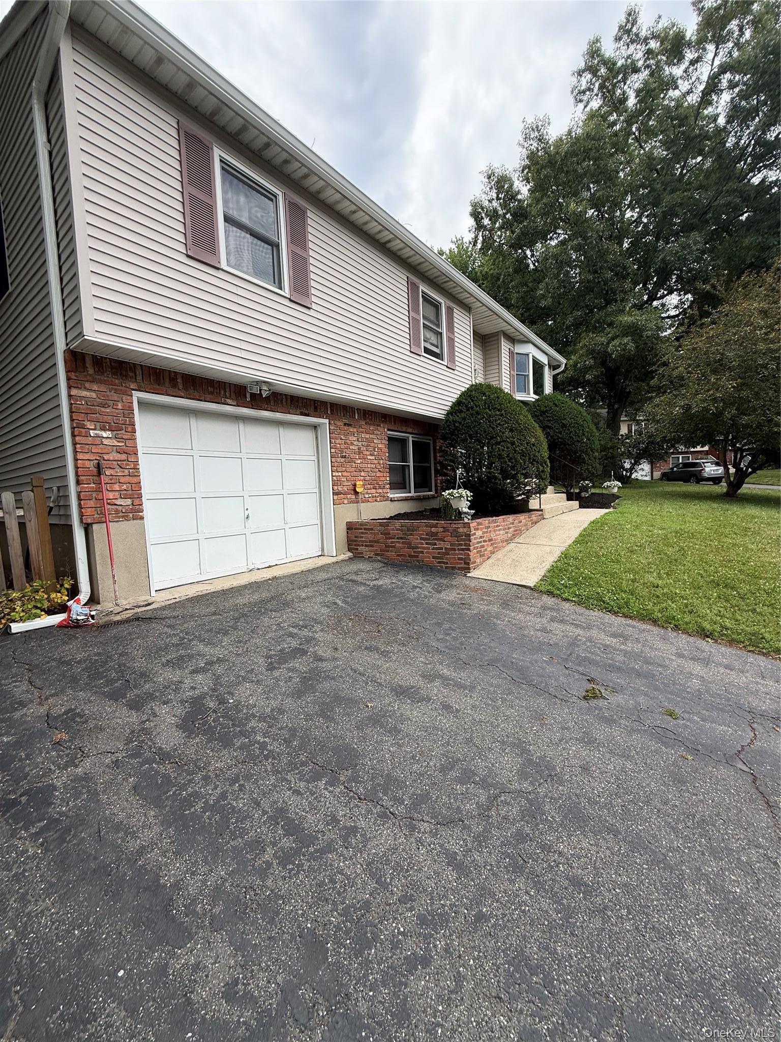 Single Family Twin Court  Rockland County, NY 10965, MLS-1019502-13