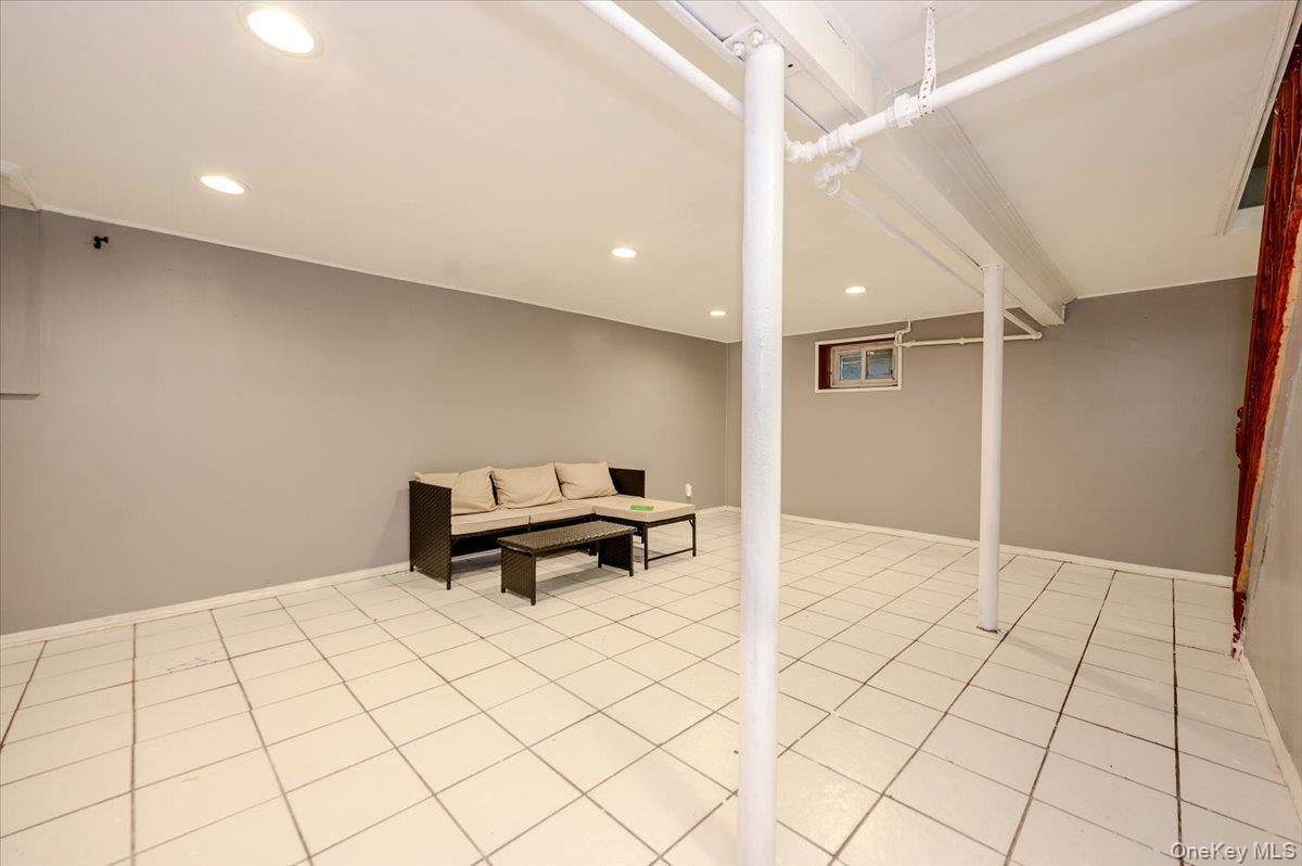 Single Family Maryland Avenue Nassau County, NY 11520, MLS-1019516-20