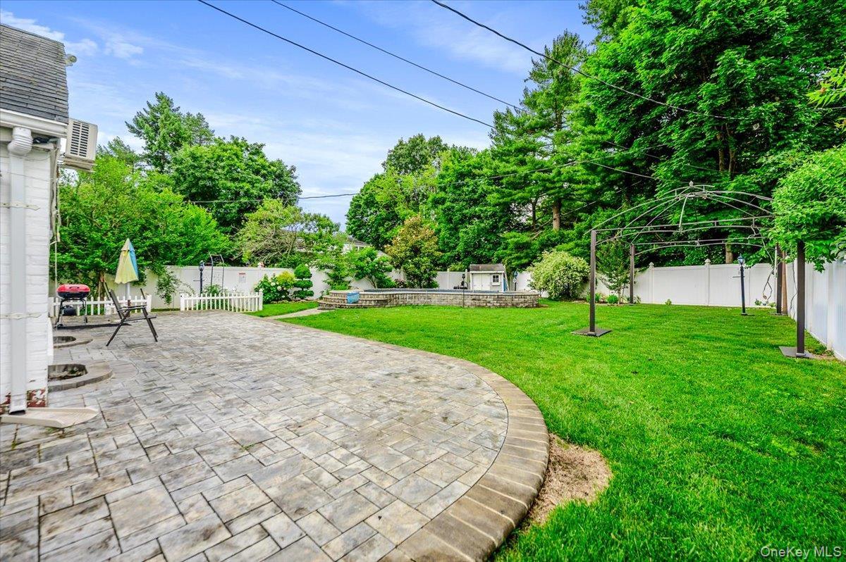 Single Family Maryland Avenue Nassau County, NY 11520, MLS-1019516-23