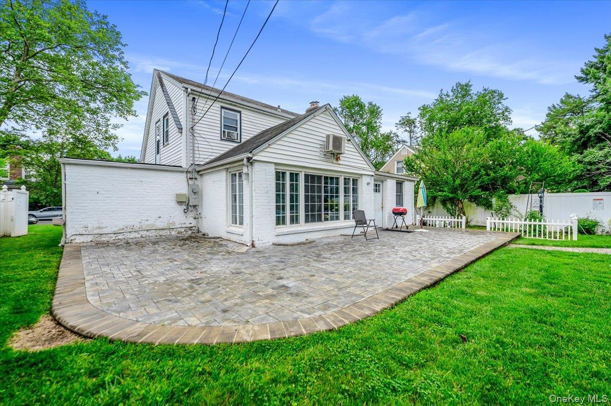 Single Family Maryland Avenue Nassau County, NY 11520, MLS-1019516-26