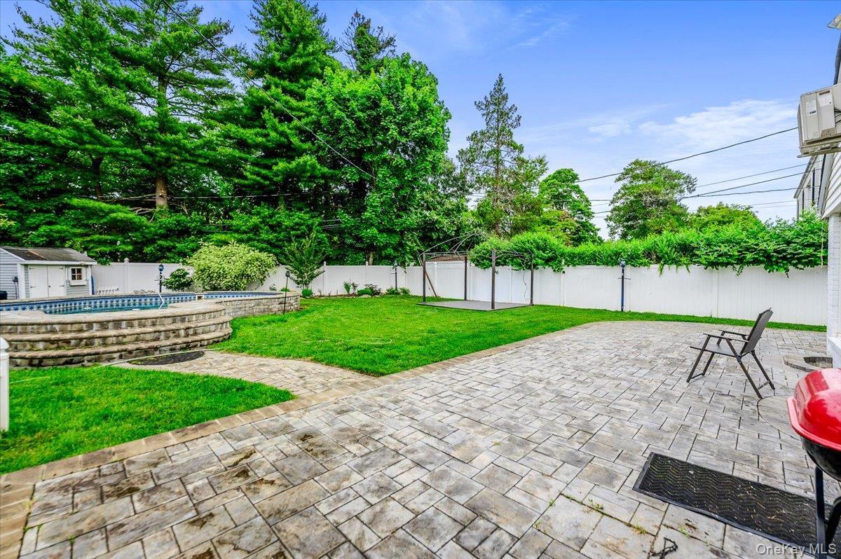 Single Family Maryland Avenue Nassau County, NY 11520, MLS-1019516-27