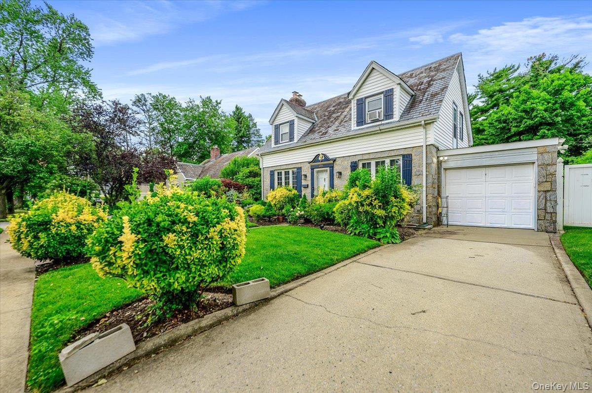 Single Family Maryland Avenue Nassau County, NY 11520, MLS-1019516-28