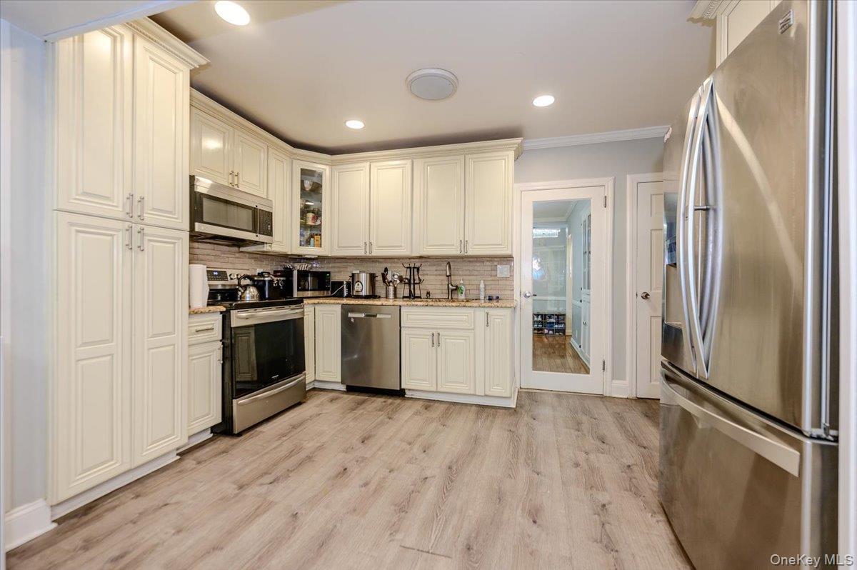 Single Family Maryland Avenue Nassau County, NY 11520, MLS-1019516-8