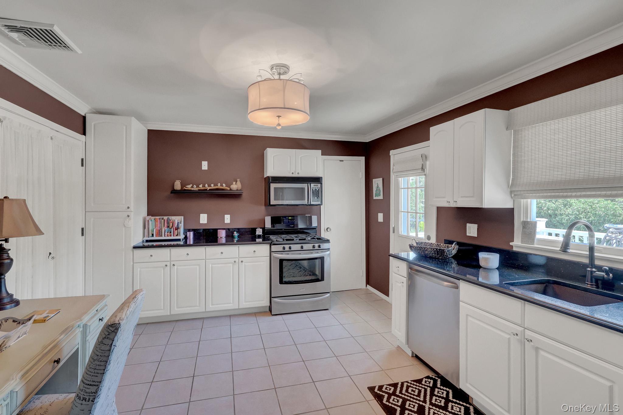 Single Family Shadybrook Lane Suffolk County, NY 11795, MLS-1019534-26