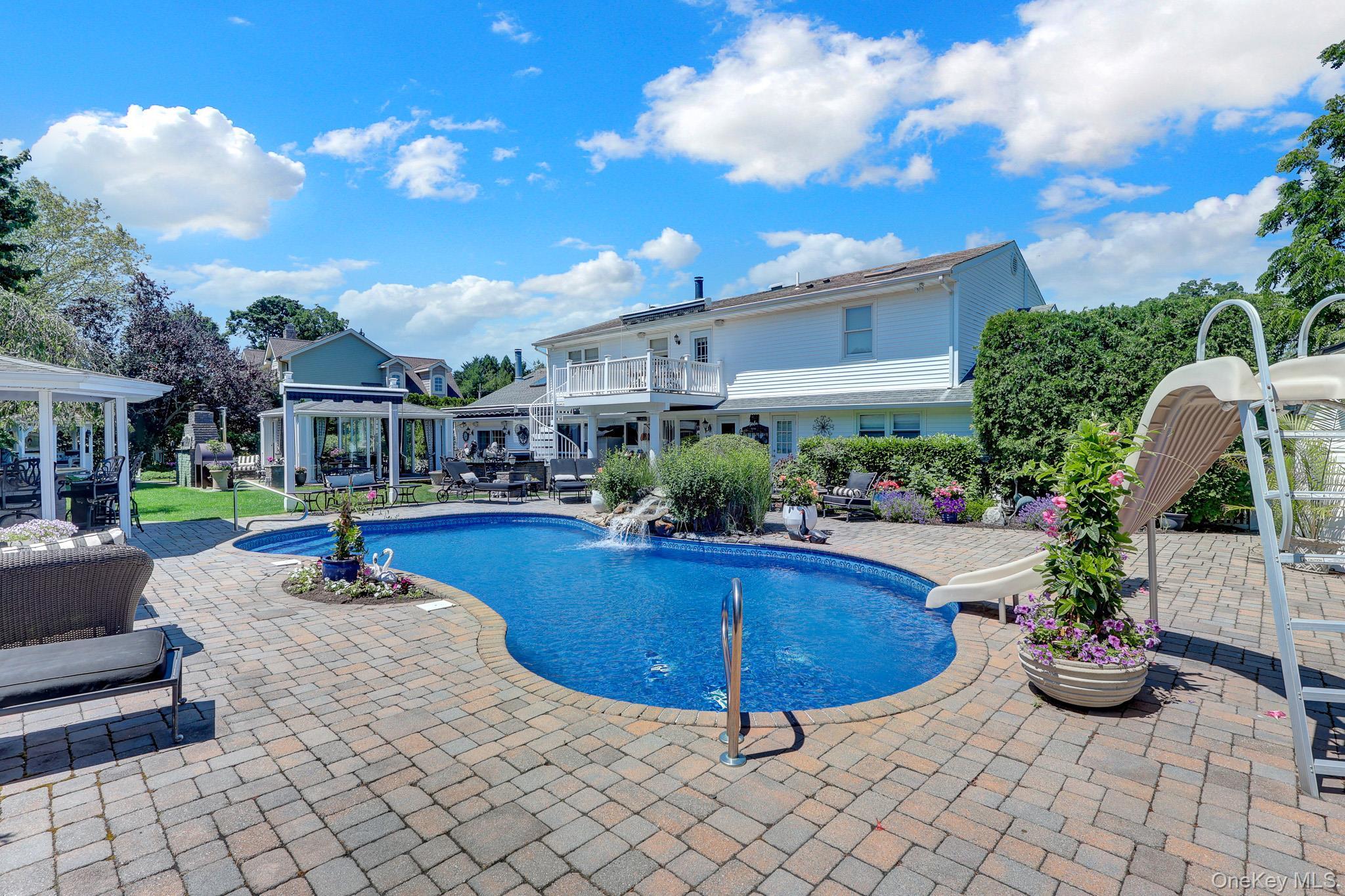 Single Family Shadybrook Lane Suffolk County, NY 11795, MLS-1019534-40