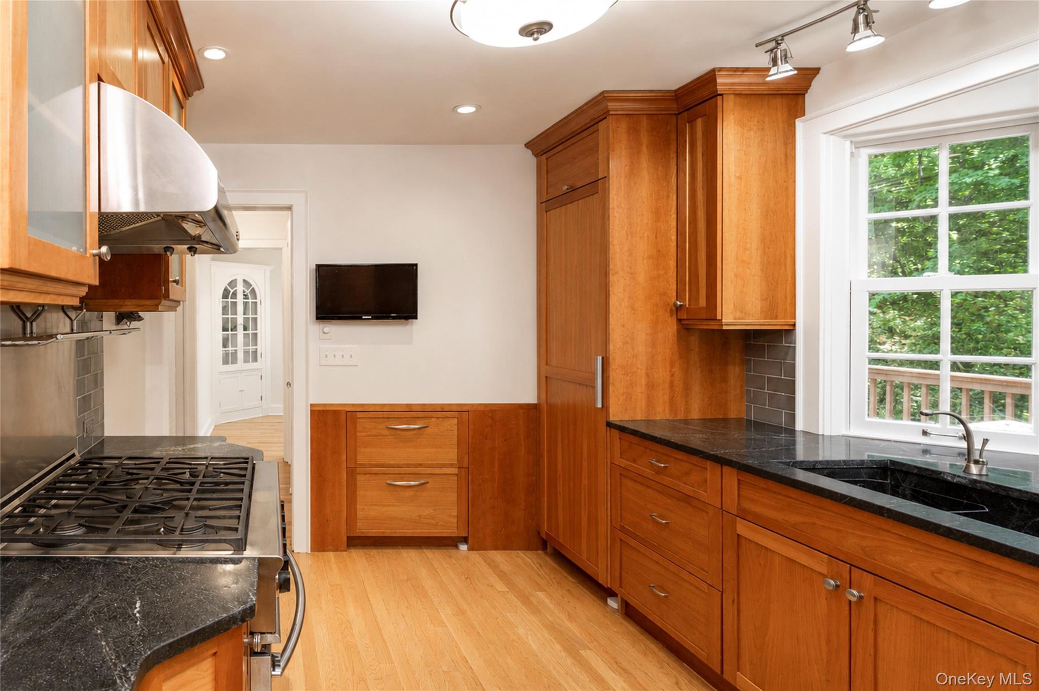 Single Family Douglas Place Westchester County, NY 10552, MLS-1019544-14