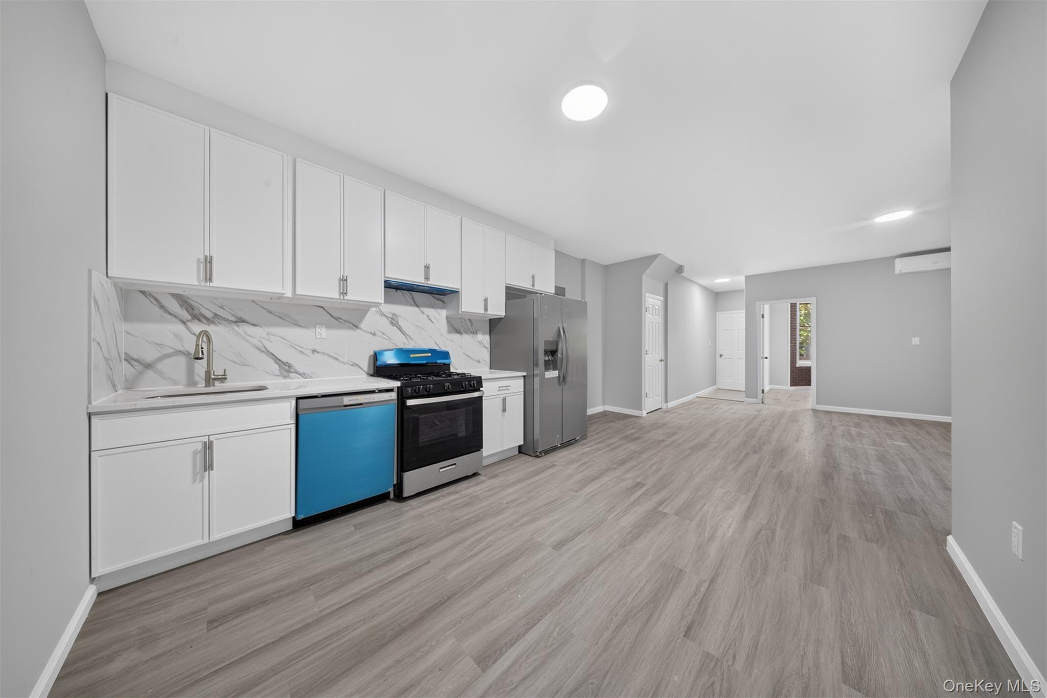 Single Family 77th Avenue Queens, NY 11385, MLS-1019559-10