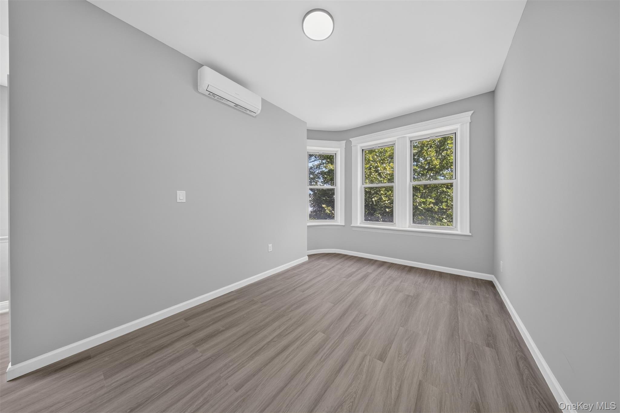 Single Family 77th Avenue Queens, NY 11385, MLS-1019559-17