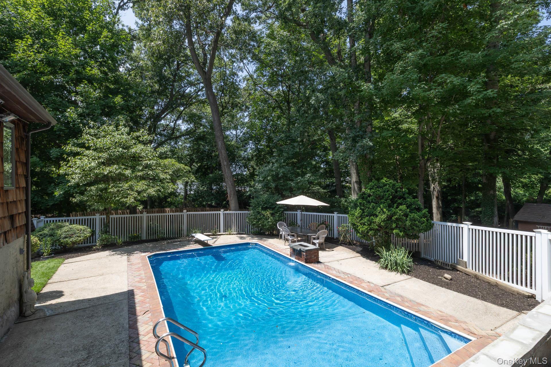 Single Family Cuba Hill Road Suffolk County, NY 11743, MLS-1019603-33