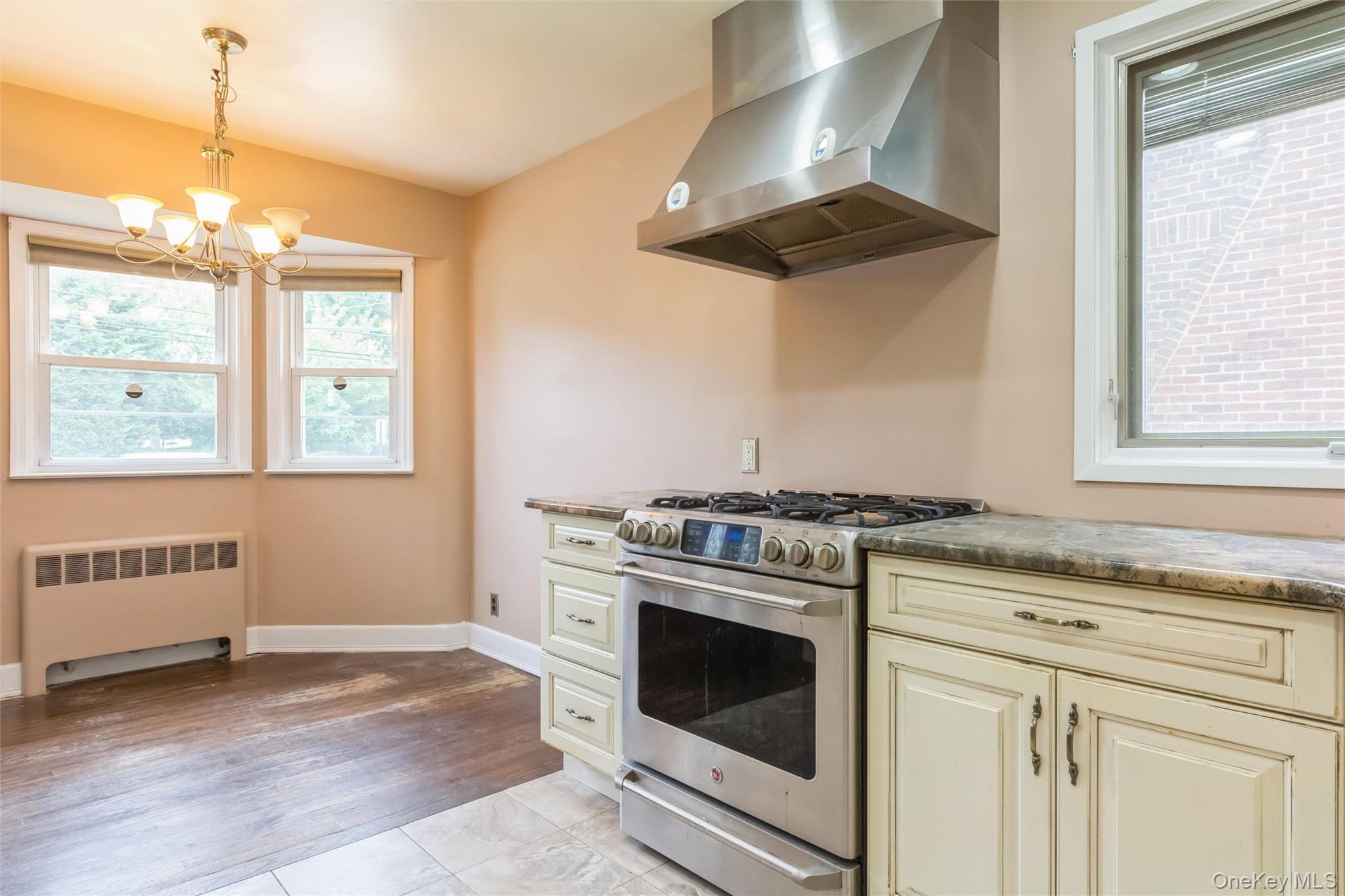 Single Family Cambridge Street  Nassau County, NY 11565, MLS-1019634-10
